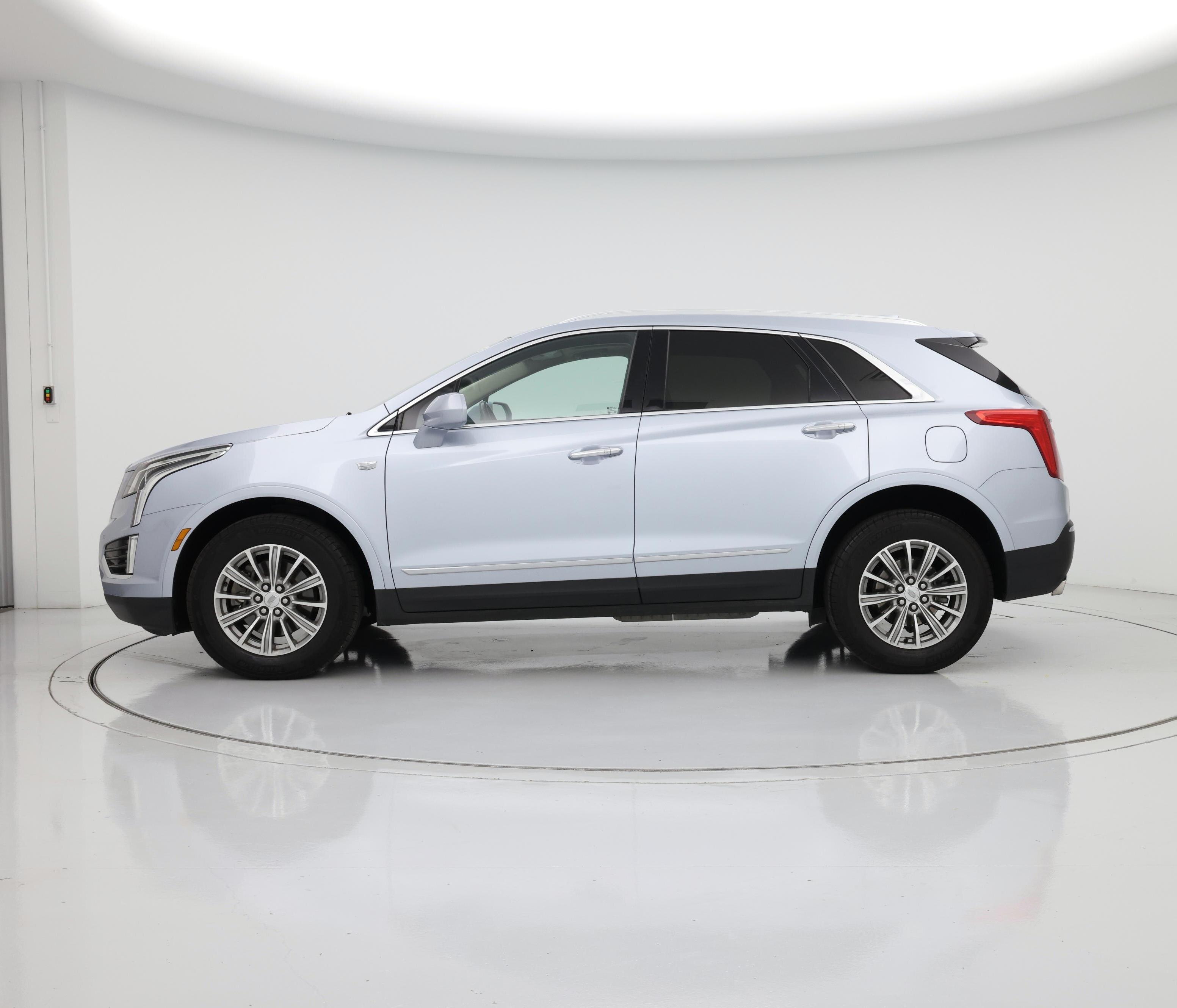 Thumbnail: 2017 Cadillac XT5 - 3