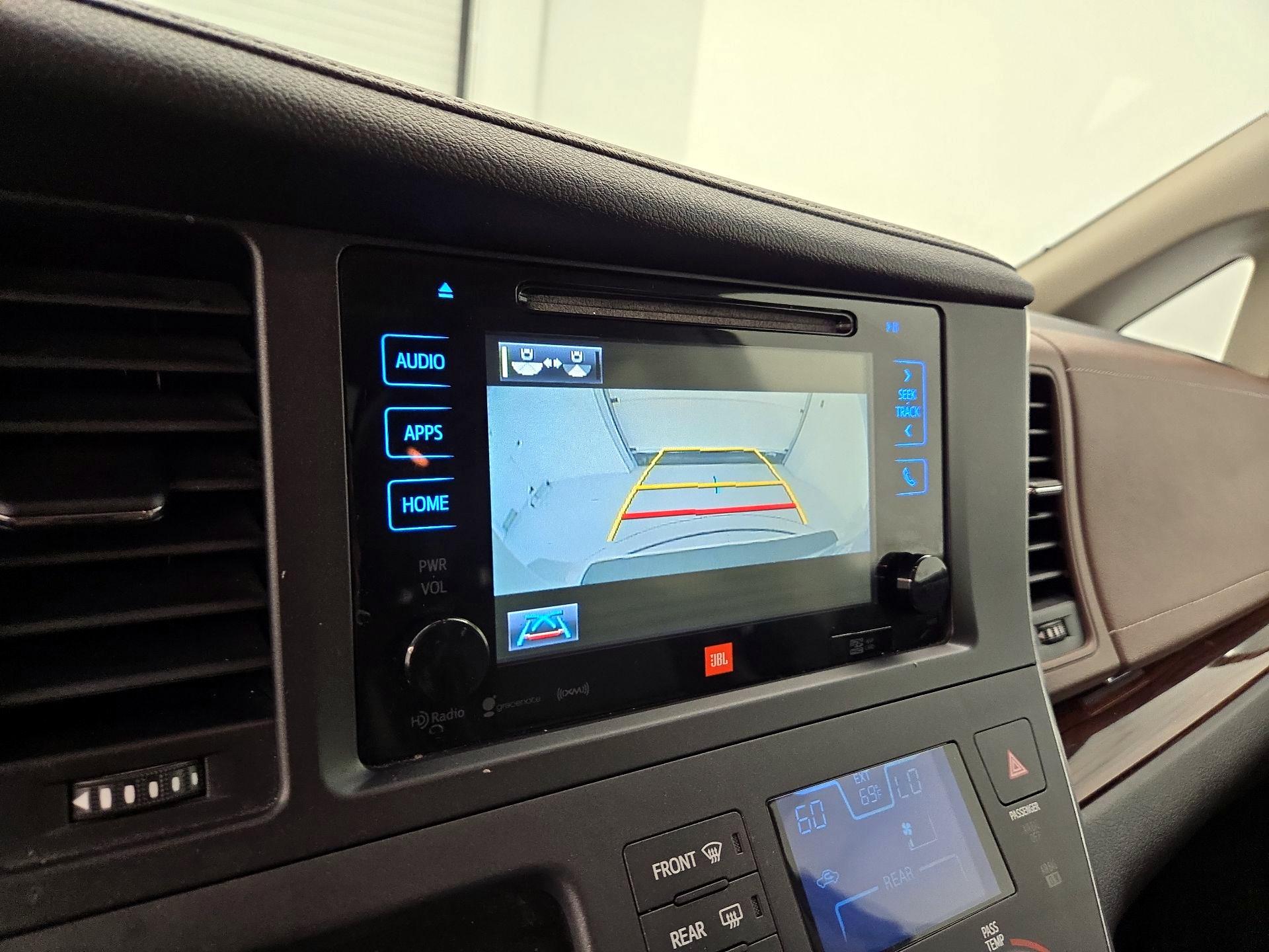 Thumbnail: 2017 Toyota Sienna - 14