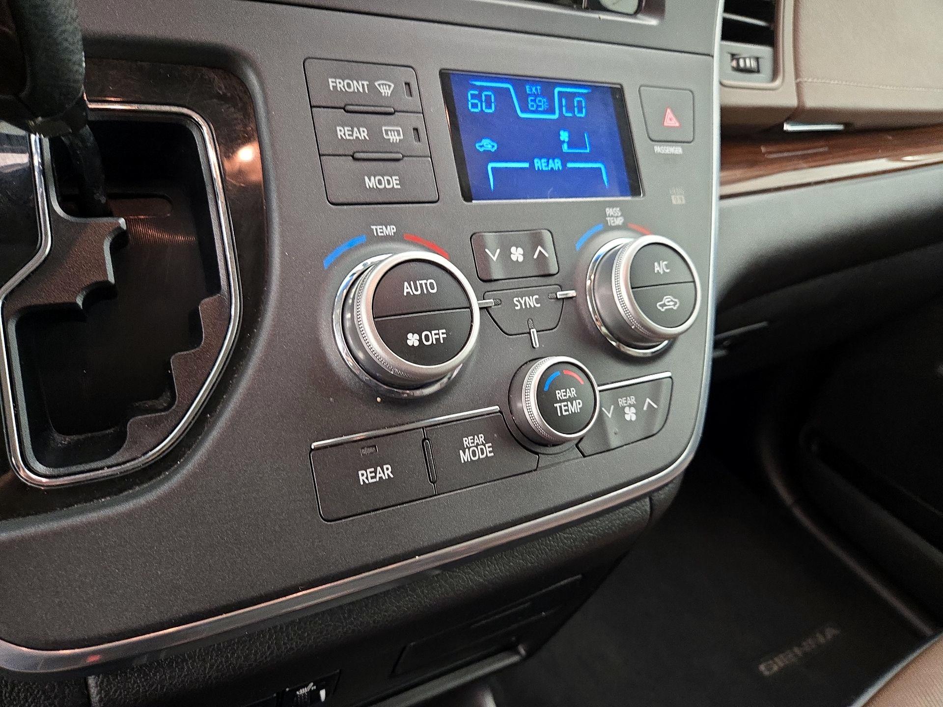 Thumbnail: 2017 Toyota Sienna - 16