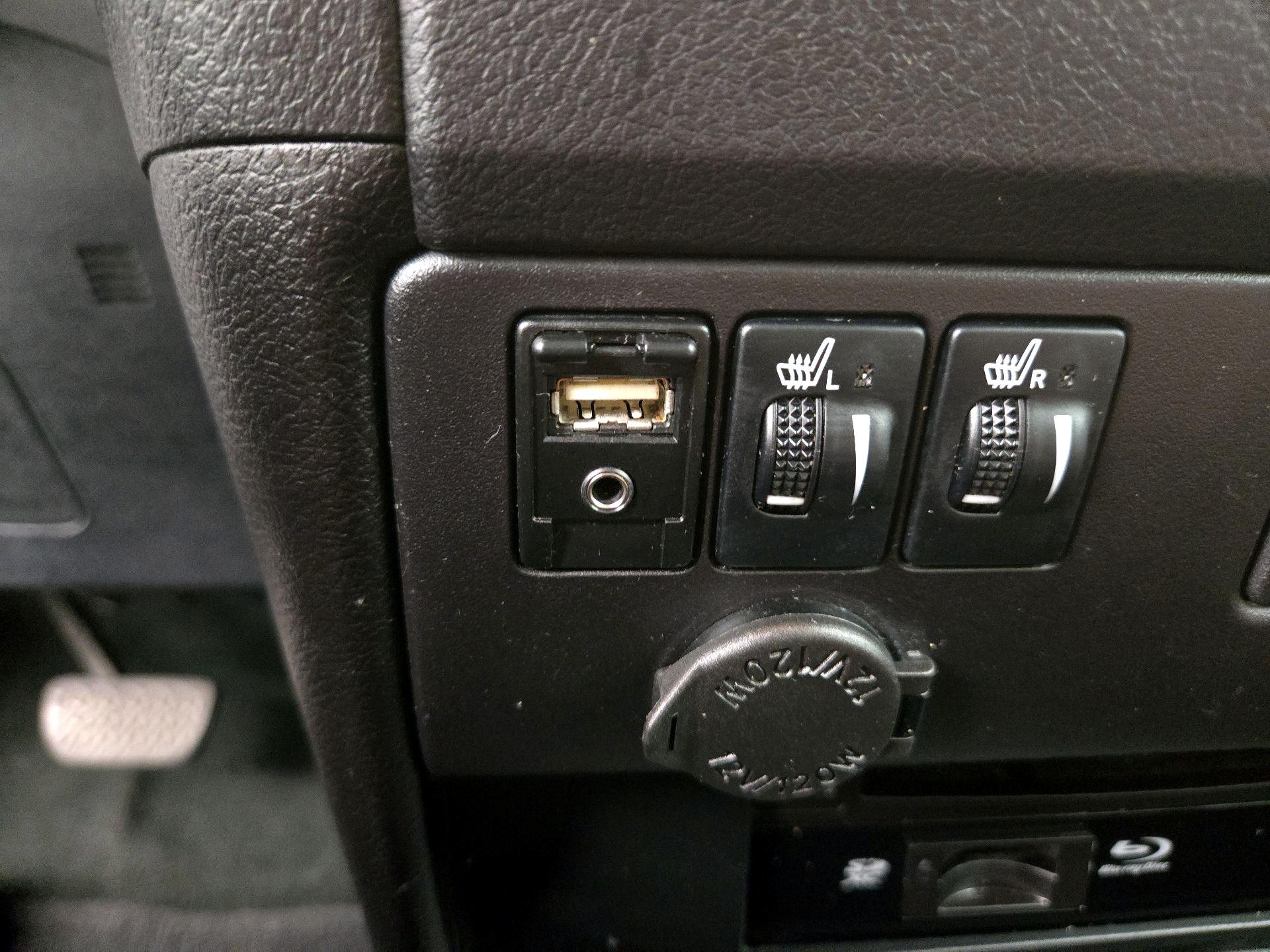 Thumbnail: 2017 Toyota Sienna - 18