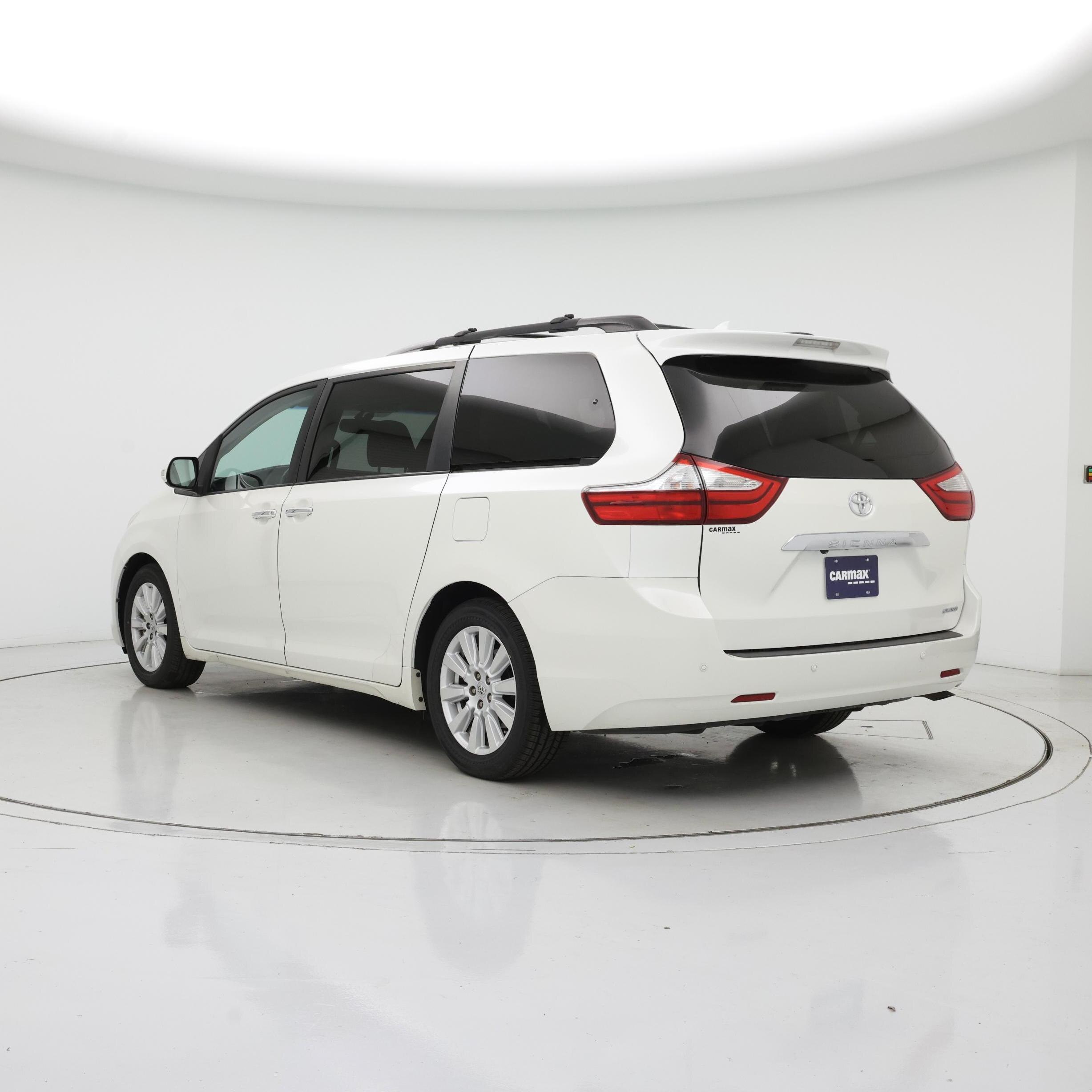 Thumbnail: 2017 Toyota Sienna - 2