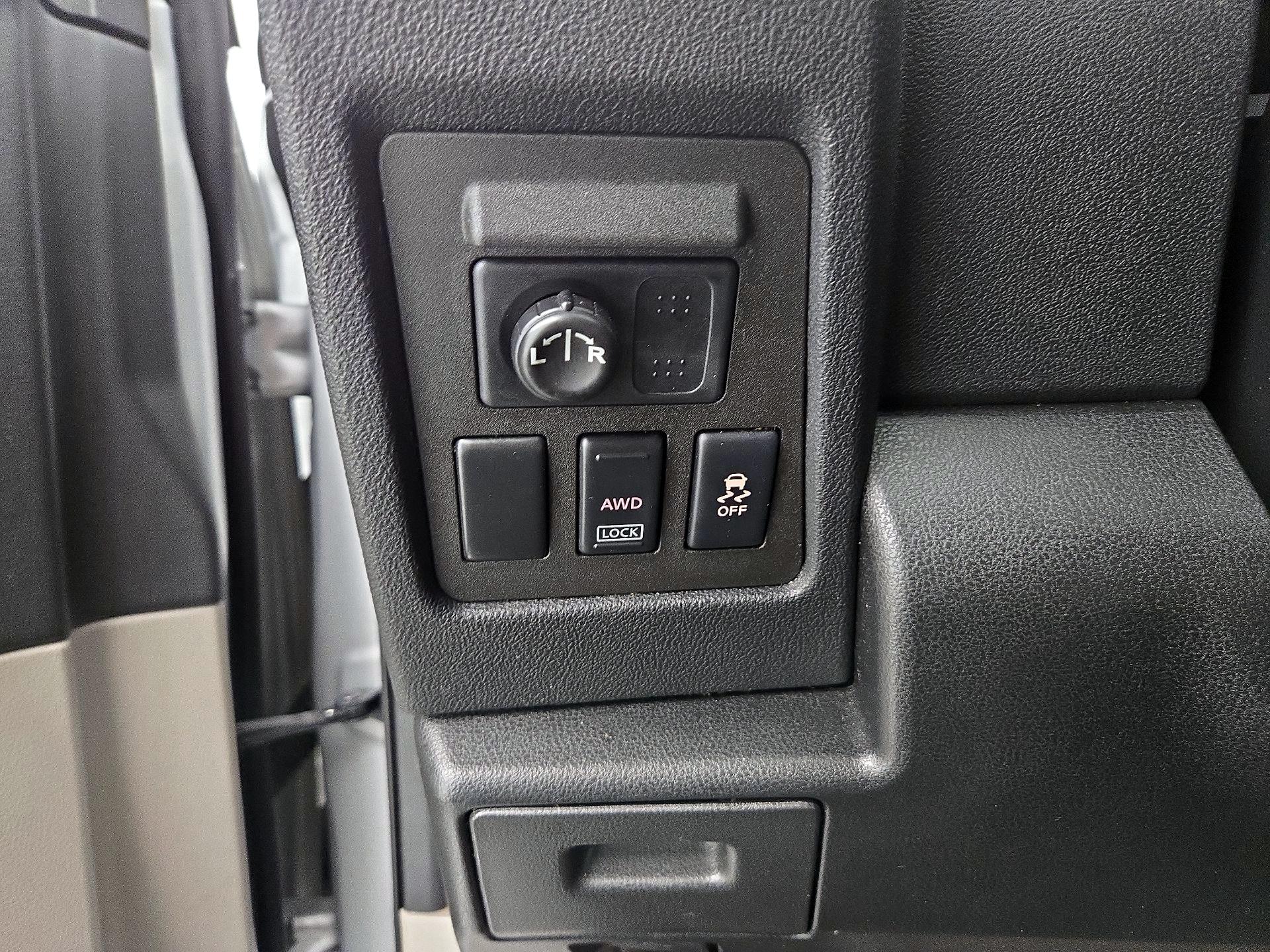 Thumbnail: 2014 Nissan Rogue - 13