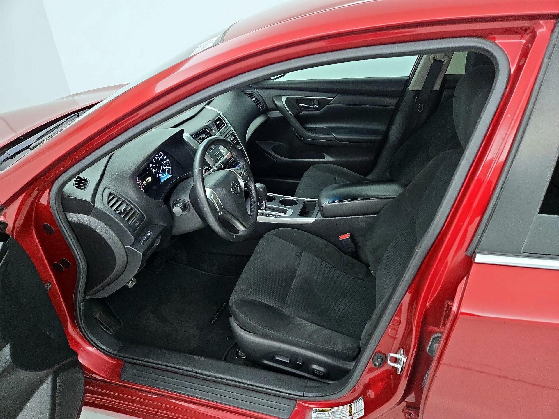 Thumbnail: 2015 Nissan Altima - 11