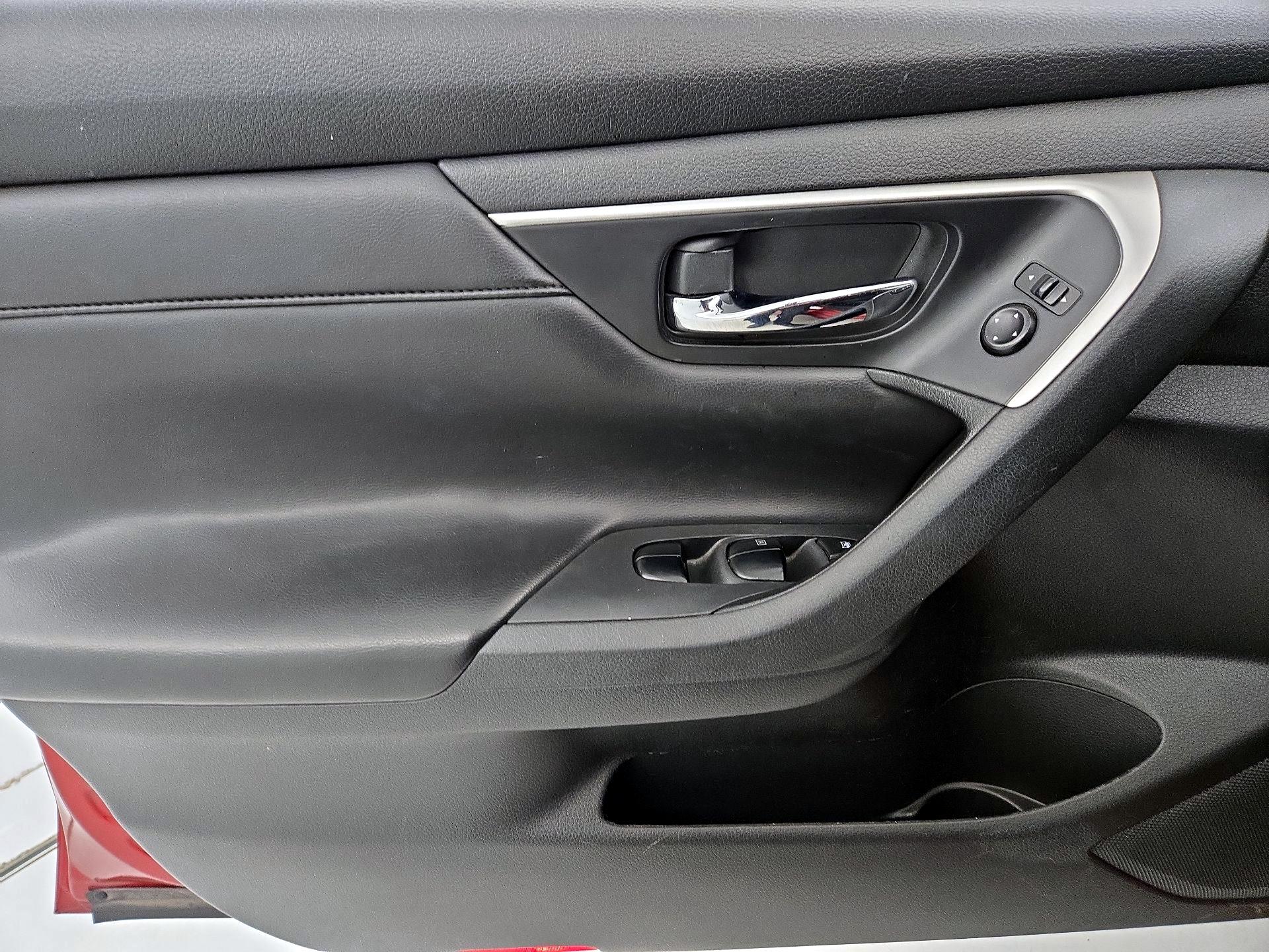 Thumbnail: 2015 Nissan Altima - 12