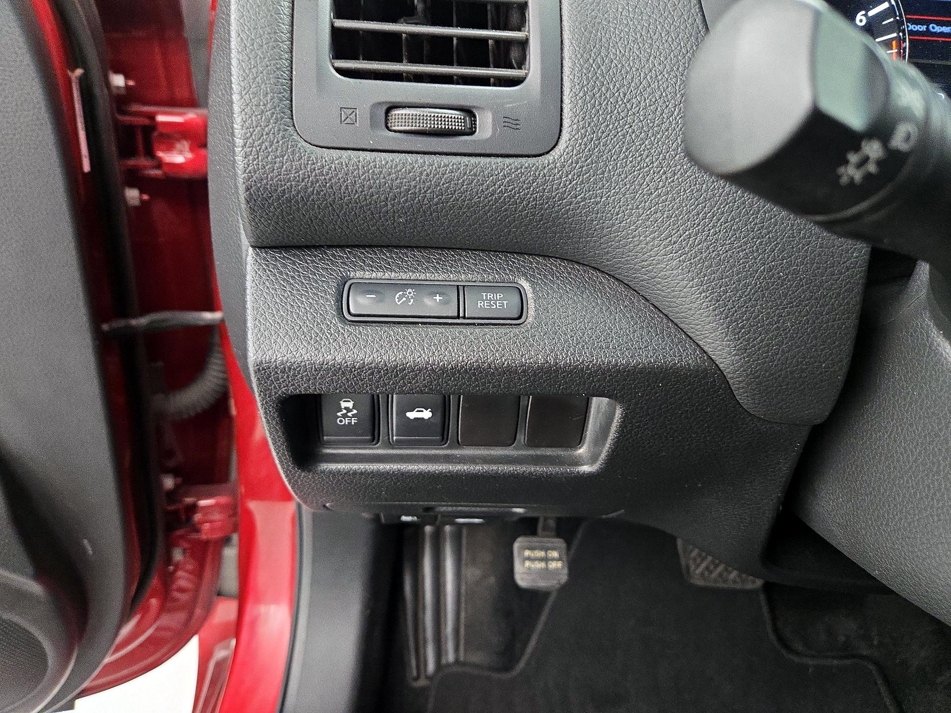 Thumbnail: 2015 Nissan Altima - 13