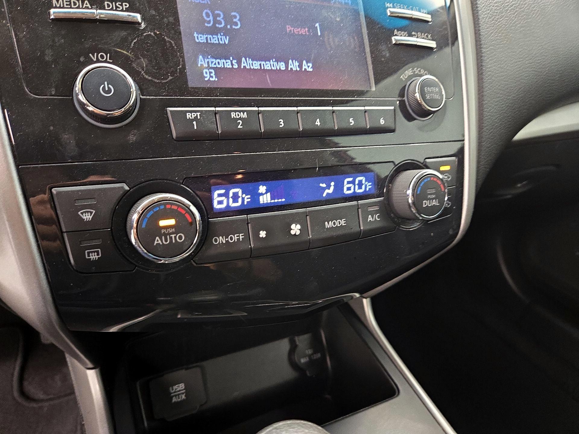 Thumbnail: 2015 Nissan Altima - 16