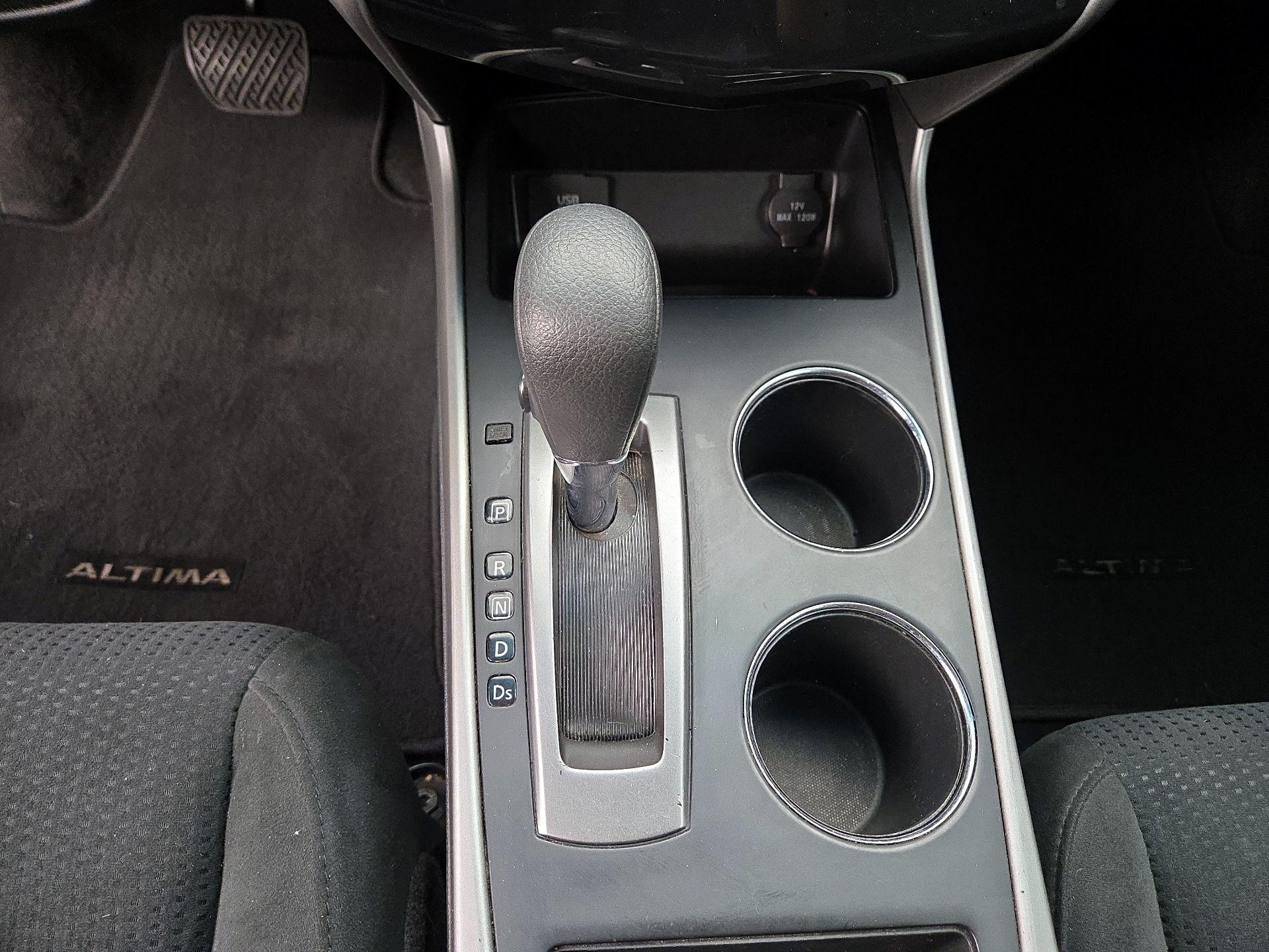 Thumbnail: 2015 Nissan Altima - 17