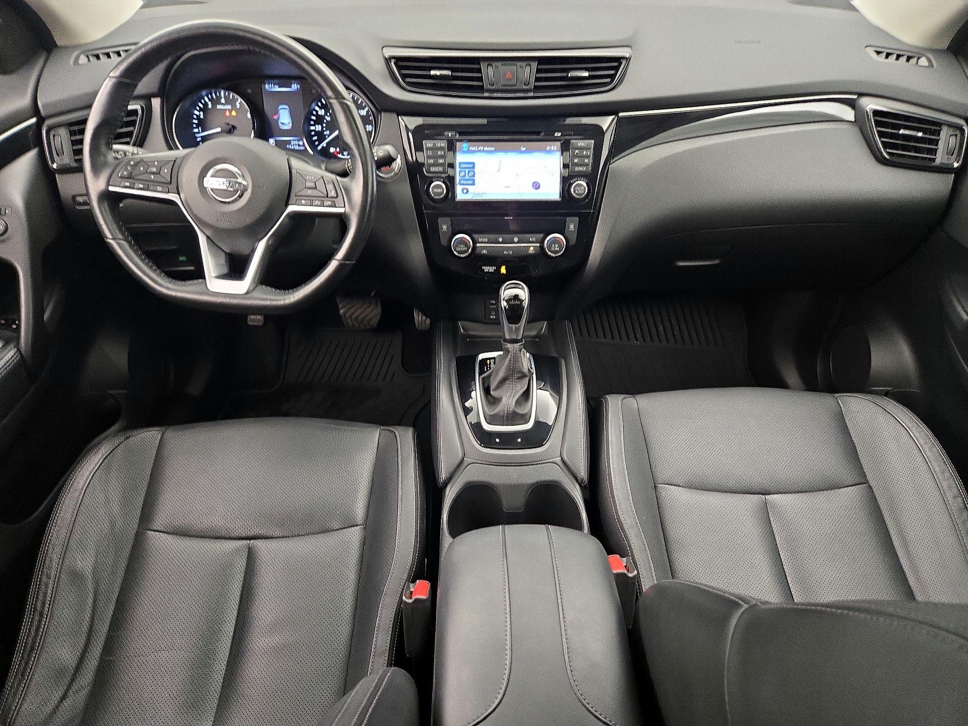 Thumbnail: 2017 Nissan Rogue Sport - 9