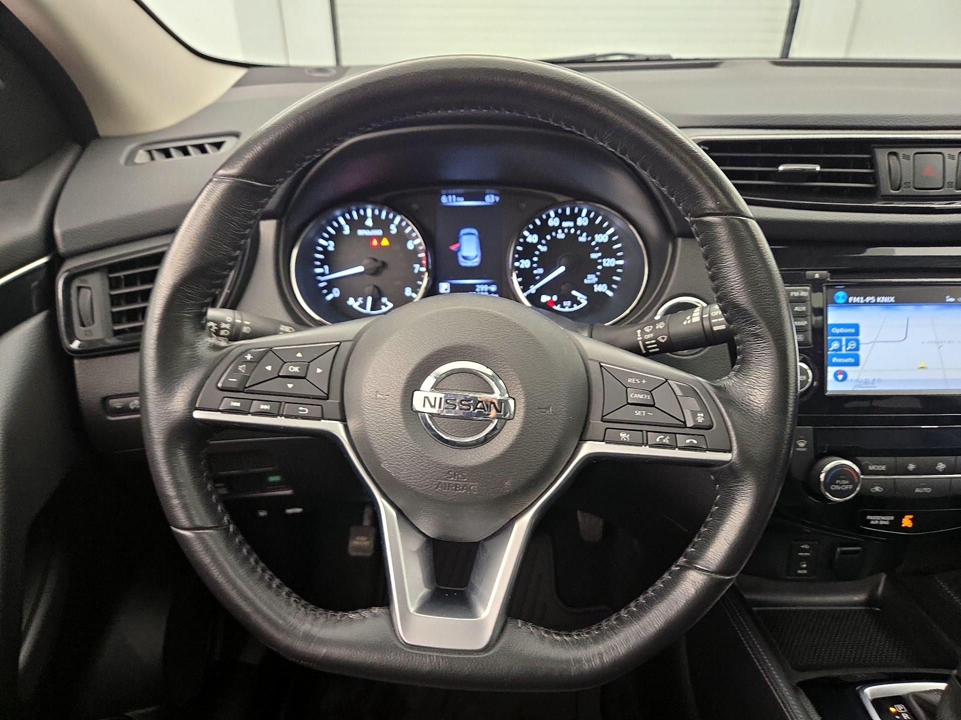 Thumbnail: 2017 Nissan Rogue Sport - 10