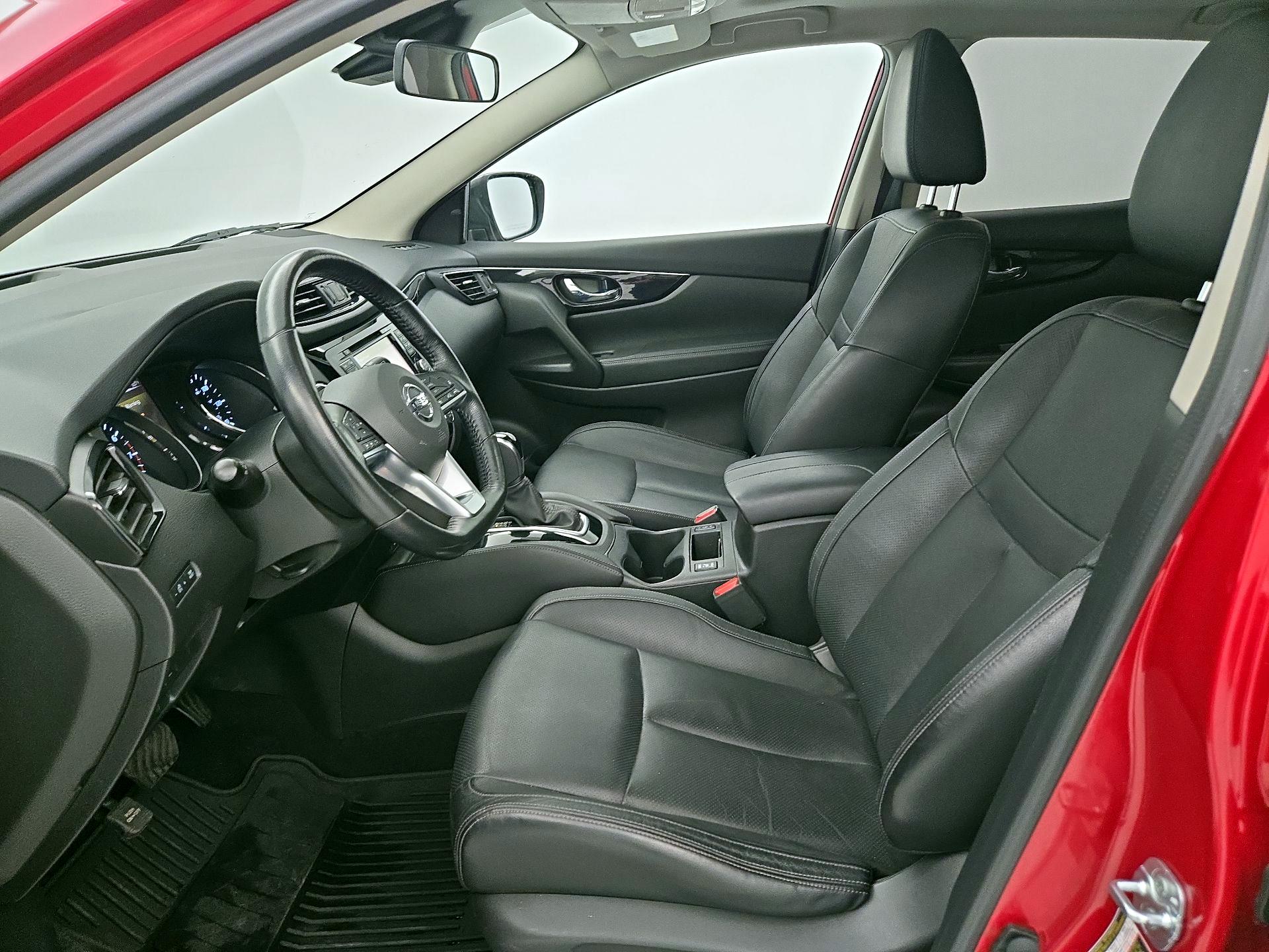 Thumbnail: 2017 Nissan Rogue Sport - 11