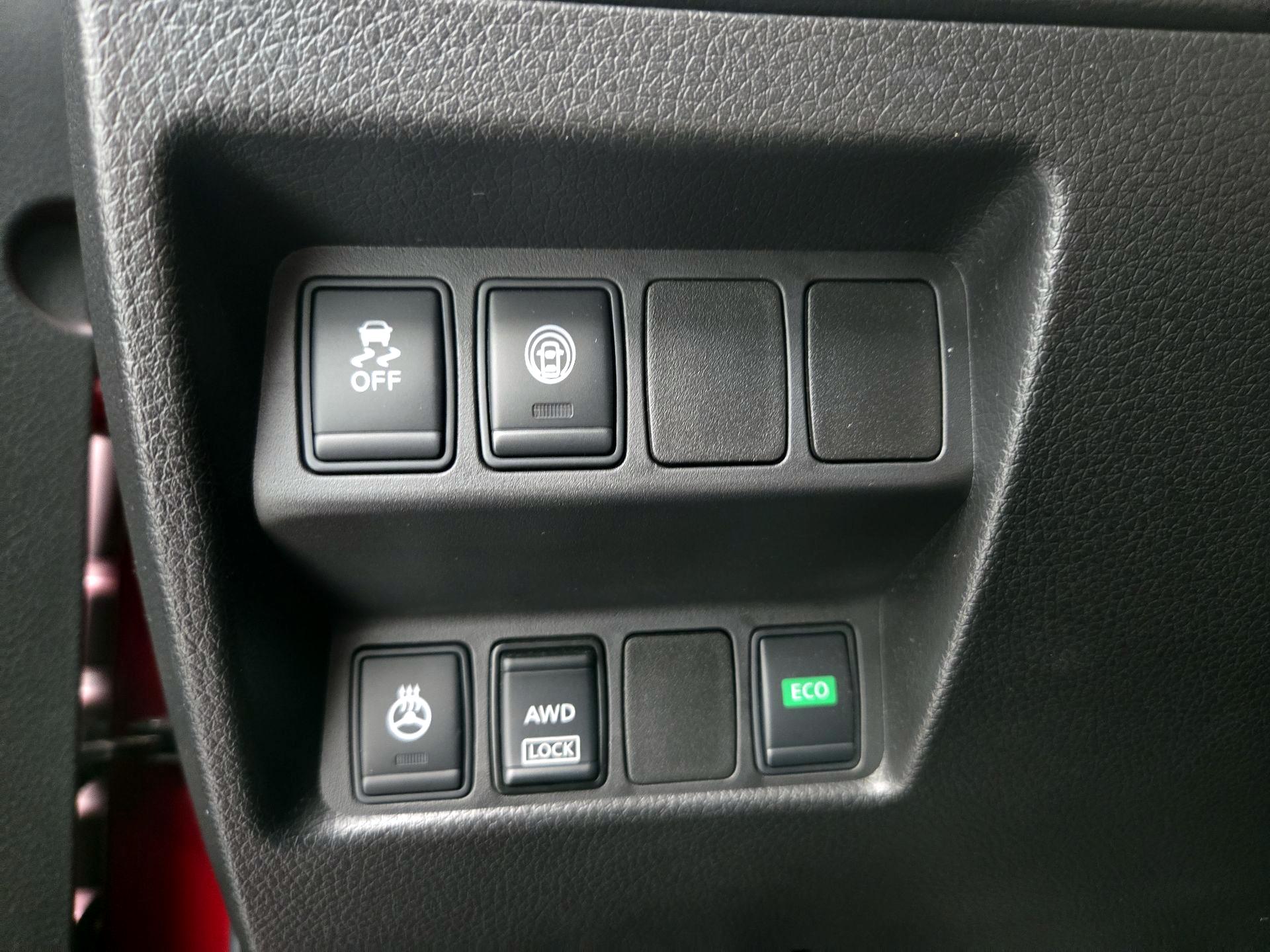 Thumbnail: 2017 Nissan Rogue Sport - 13