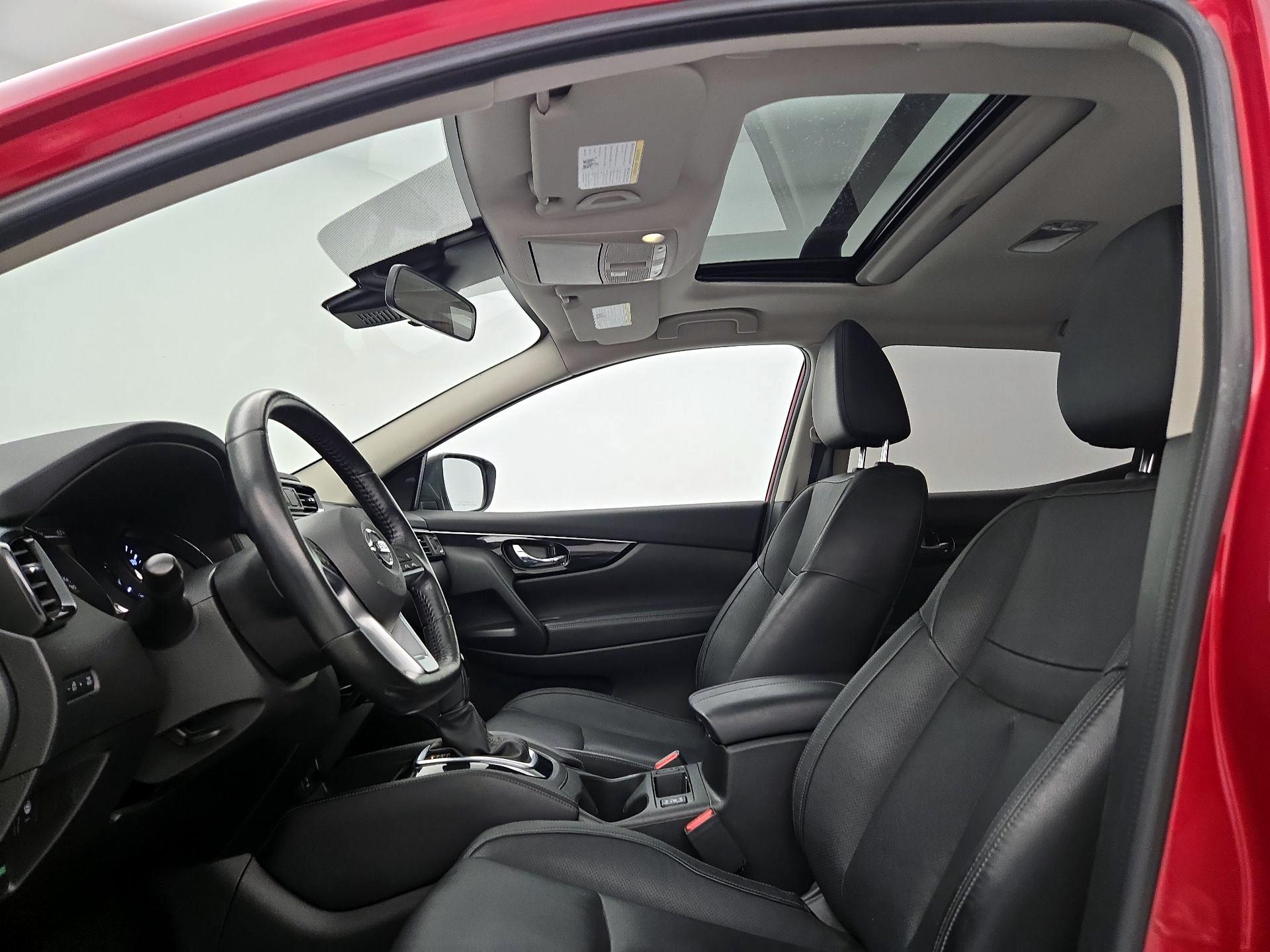 Thumbnail: 2017 Nissan Rogue Sport - 20