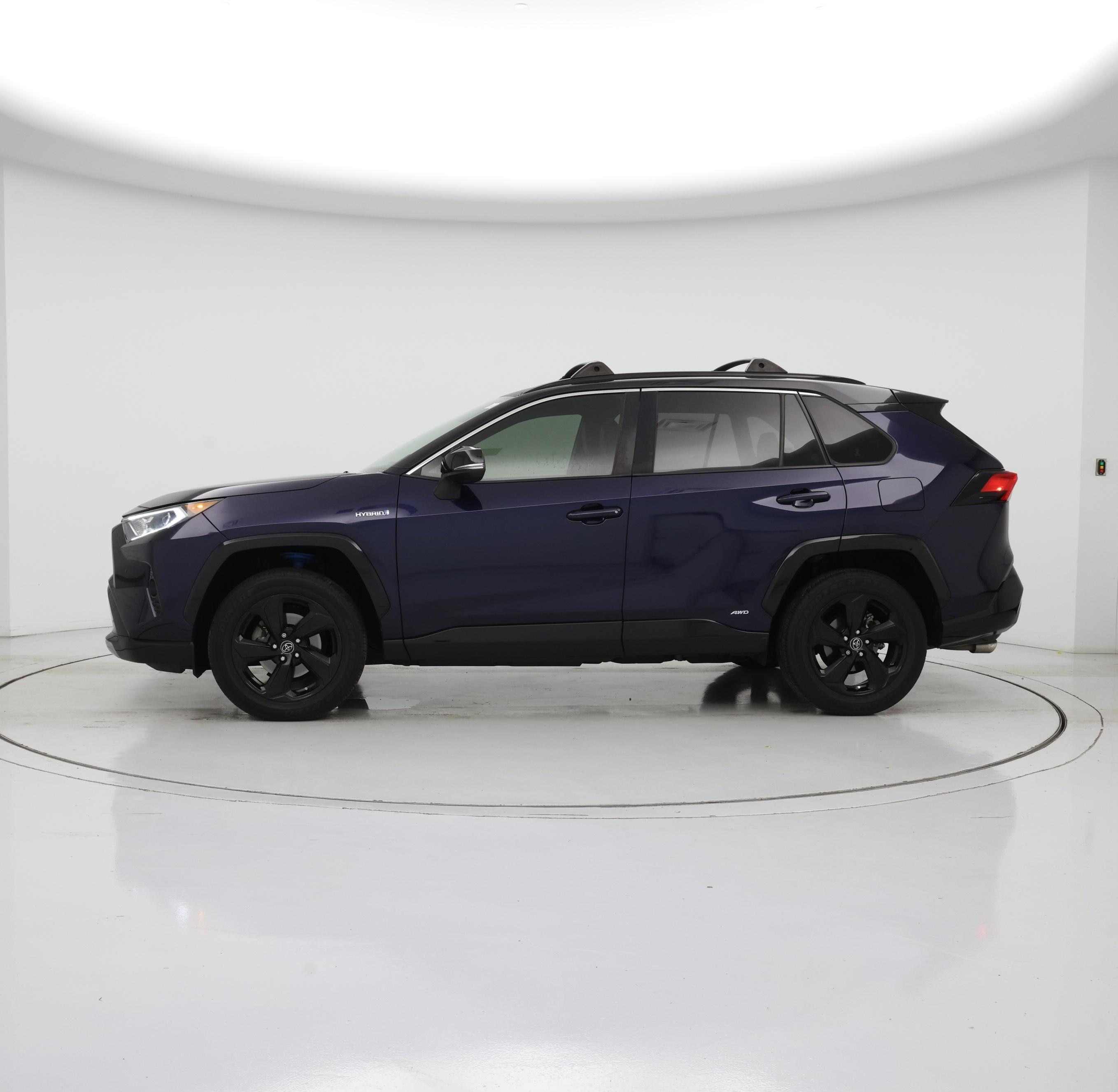 Thumbnail: 2019 Toyota RAV4 - 3