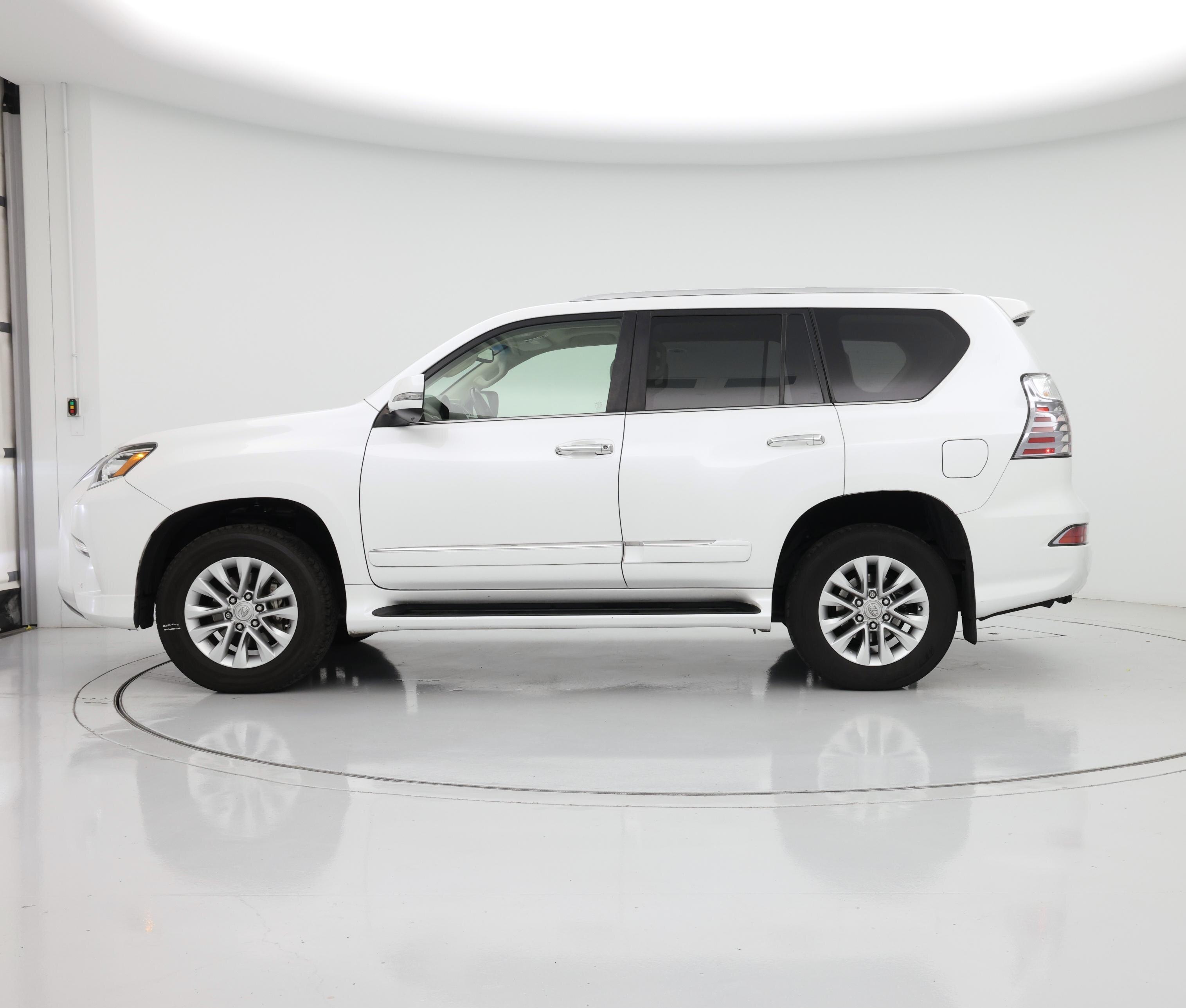 Thumbnail: 2016 Lexus GX - 3