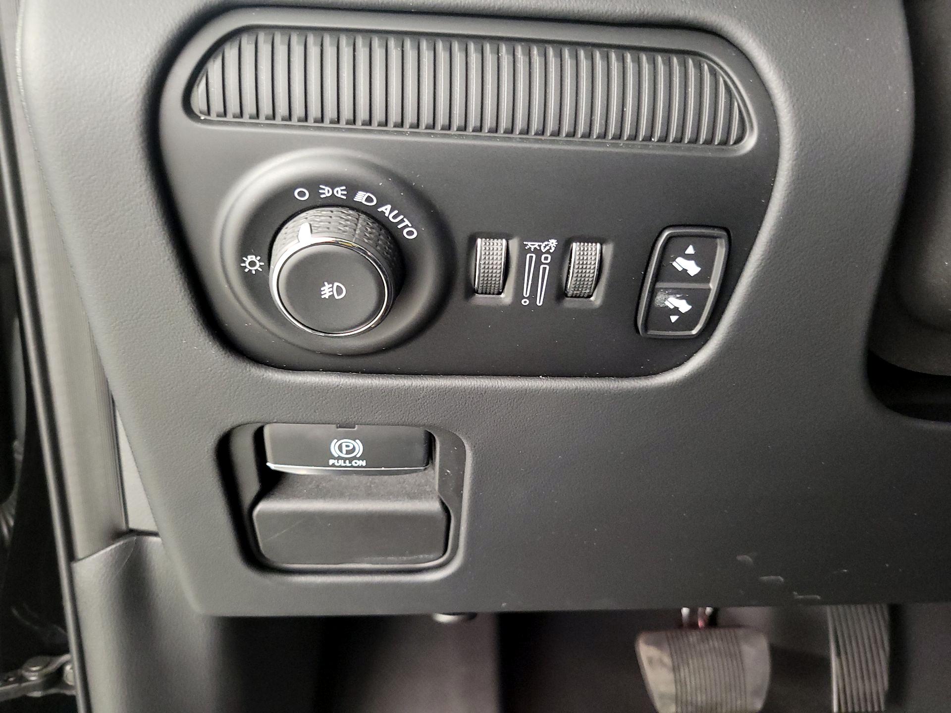 Thumbnail: 2023 Jeep Grand Wagoneer - 13