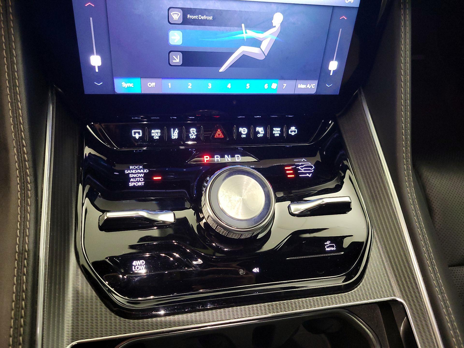 Thumbnail: 2023 Jeep Grand Wagoneer - 18