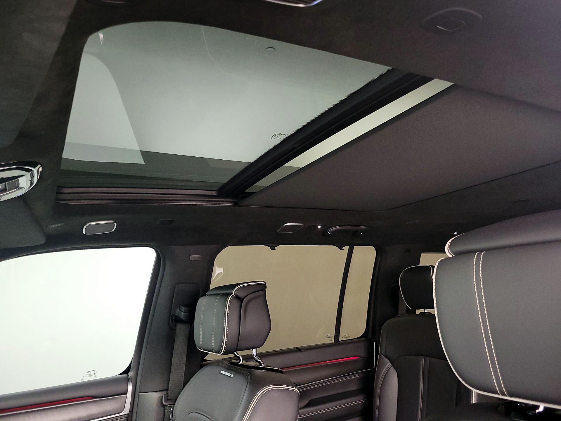 Thumbnail: 2023 Jeep Grand Wagoneer - 19