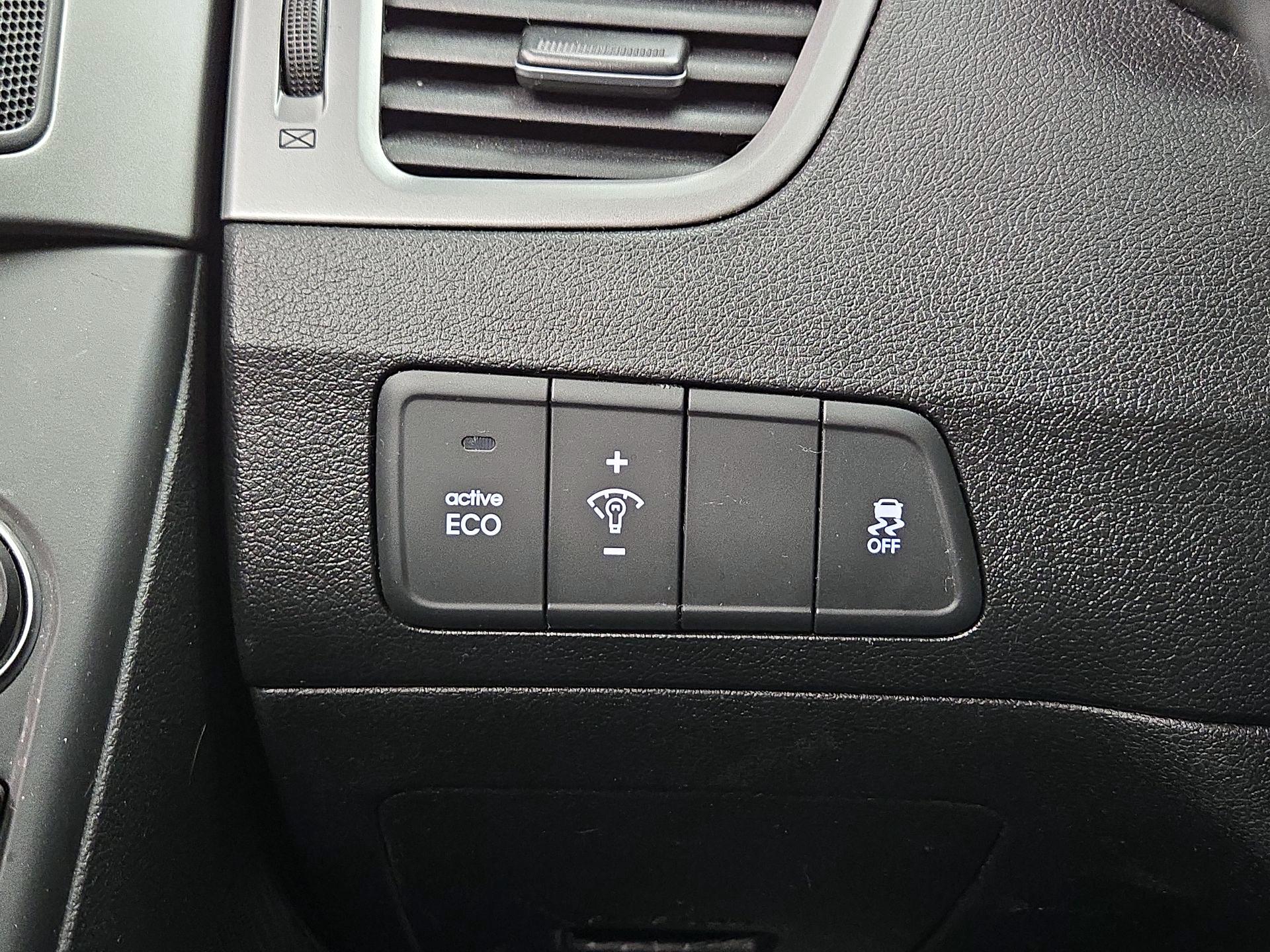 Thumbnail: 2015 Hyundai Elantra - 13