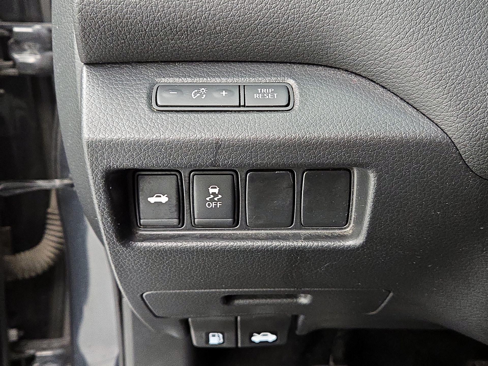 Thumbnail: 2018 Nissan Altima - 13