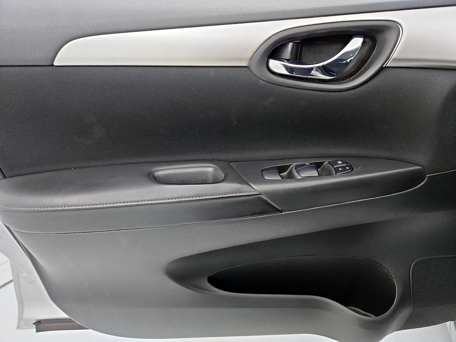 Thumbnail: 2019 Nissan Sentra - 12