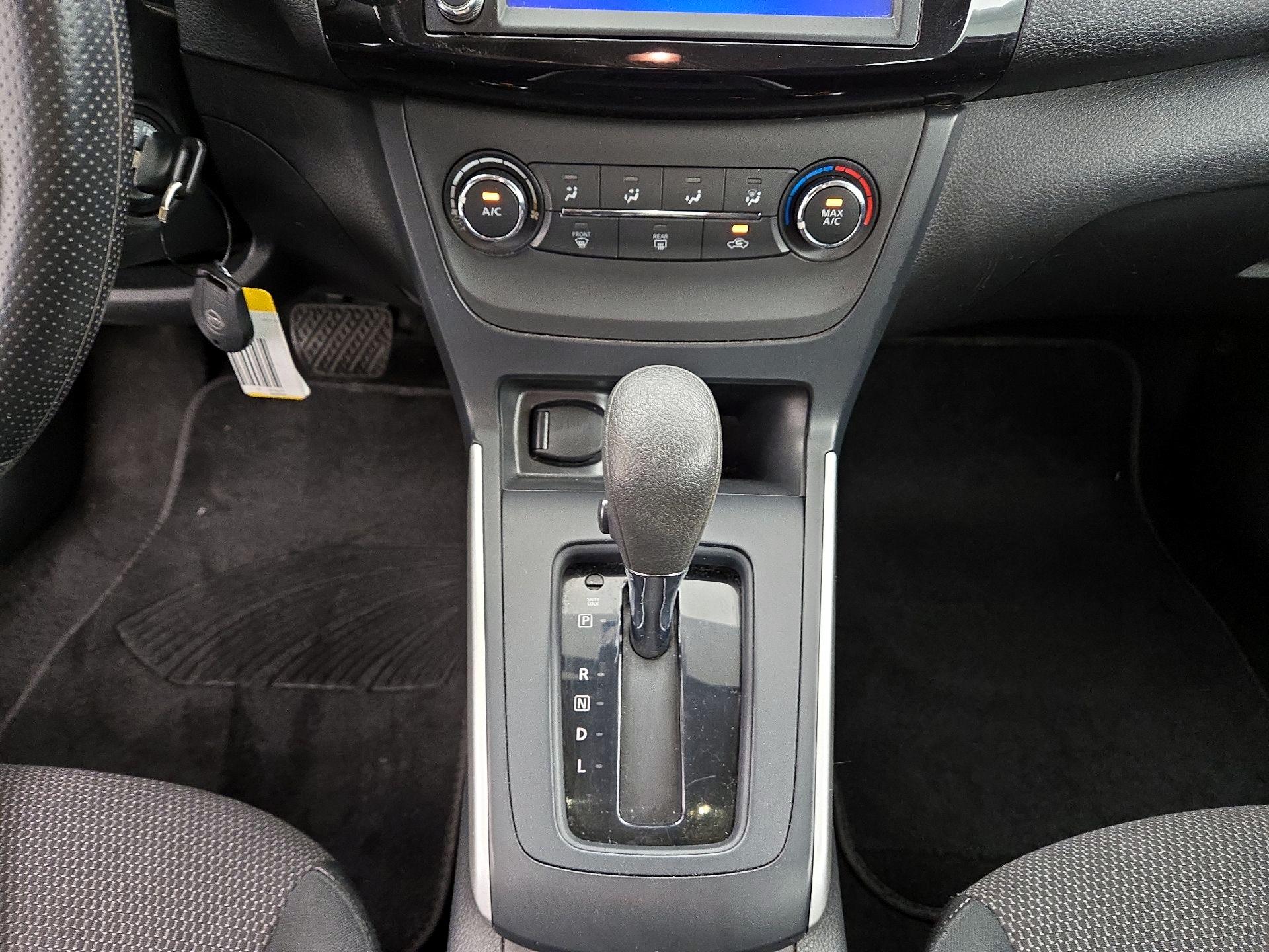 Thumbnail: 2019 Nissan Sentra - 17