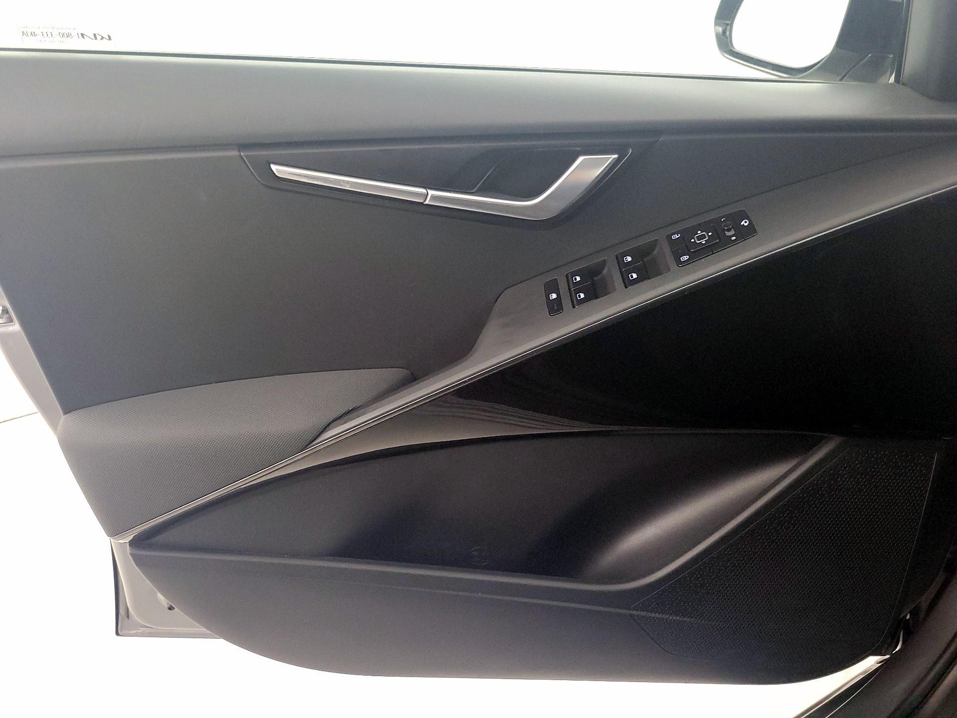 Thumbnail: 2023 Kia Niro - 12