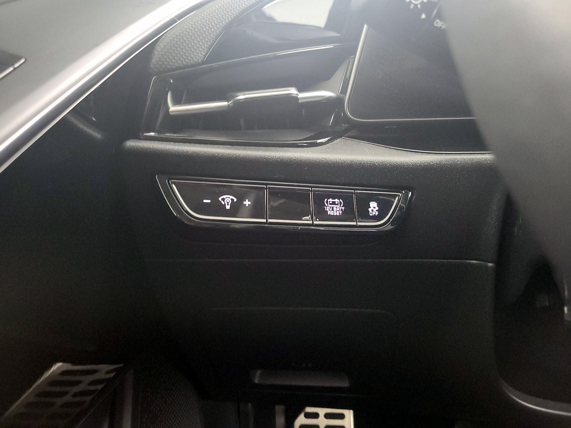 Thumbnail: 2023 Kia Niro - 13