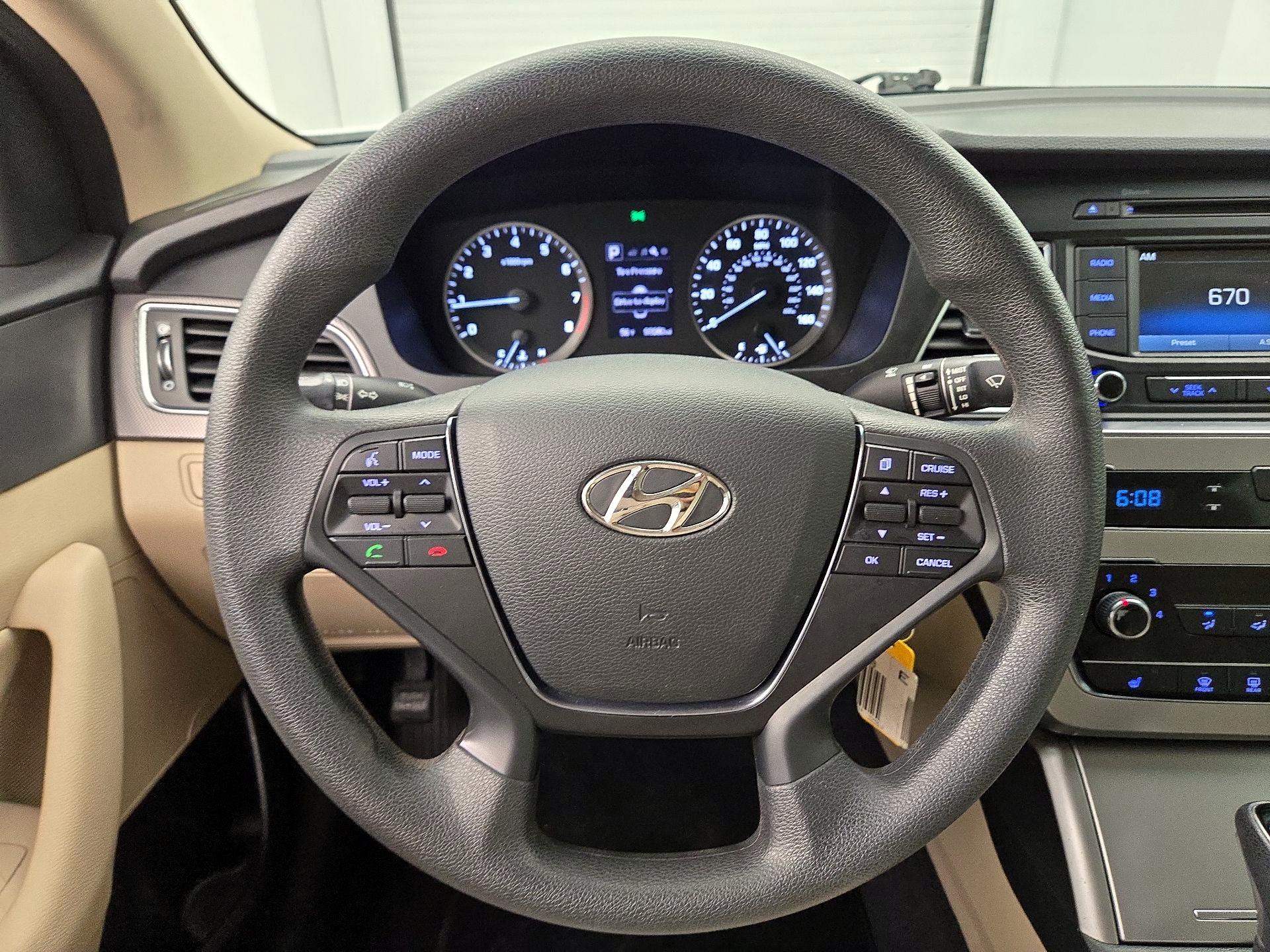 Thumbnail: 2015 Hyundai Sonata - 10