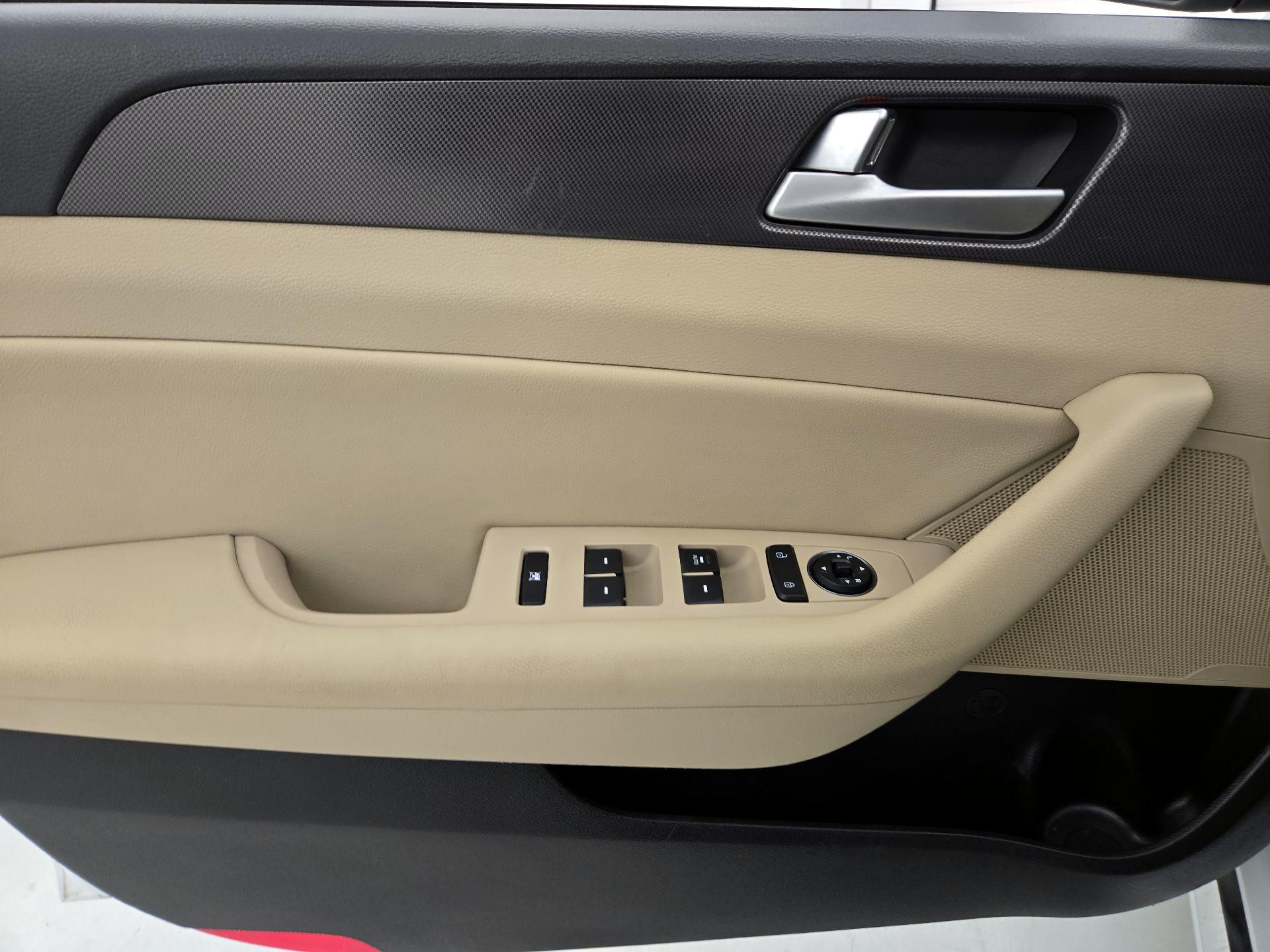 Thumbnail: 2015 Hyundai Sonata - 12