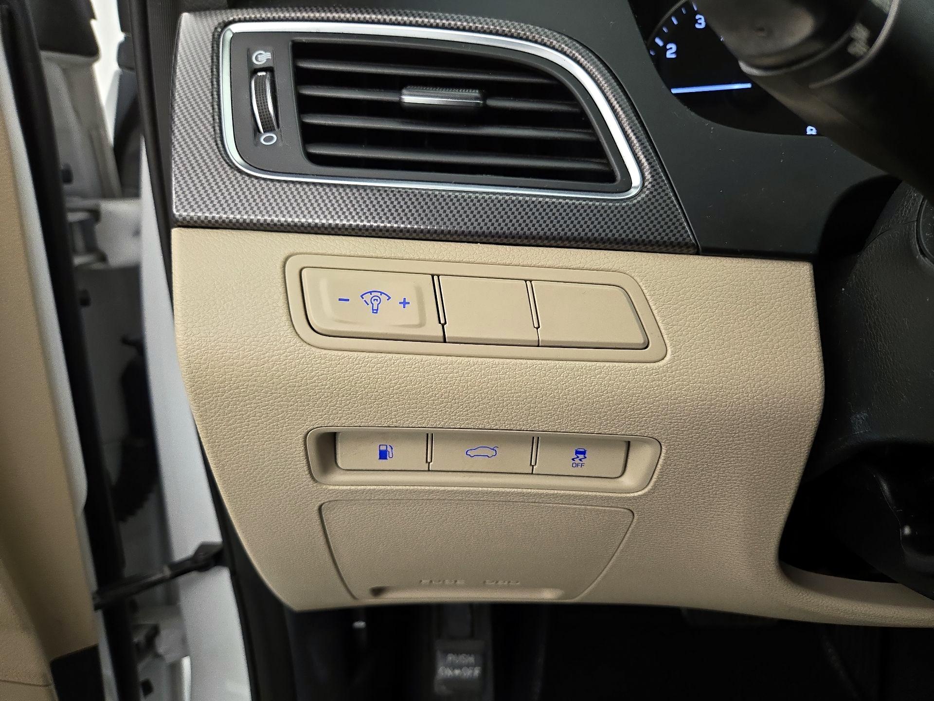 Thumbnail: 2015 Hyundai Sonata - 13