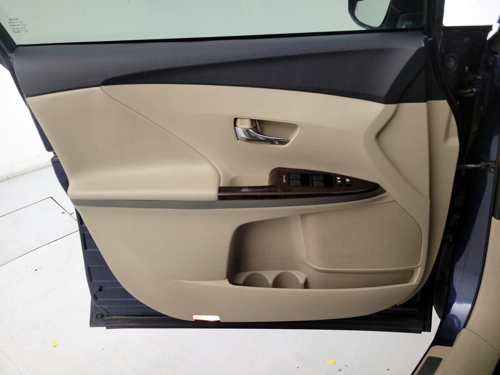 Thumbnail: 2015 Toyota Venza - 12