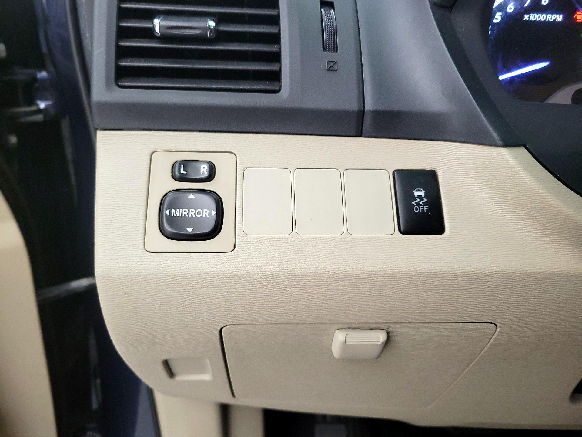 Thumbnail: 2015 Toyota Venza - 13