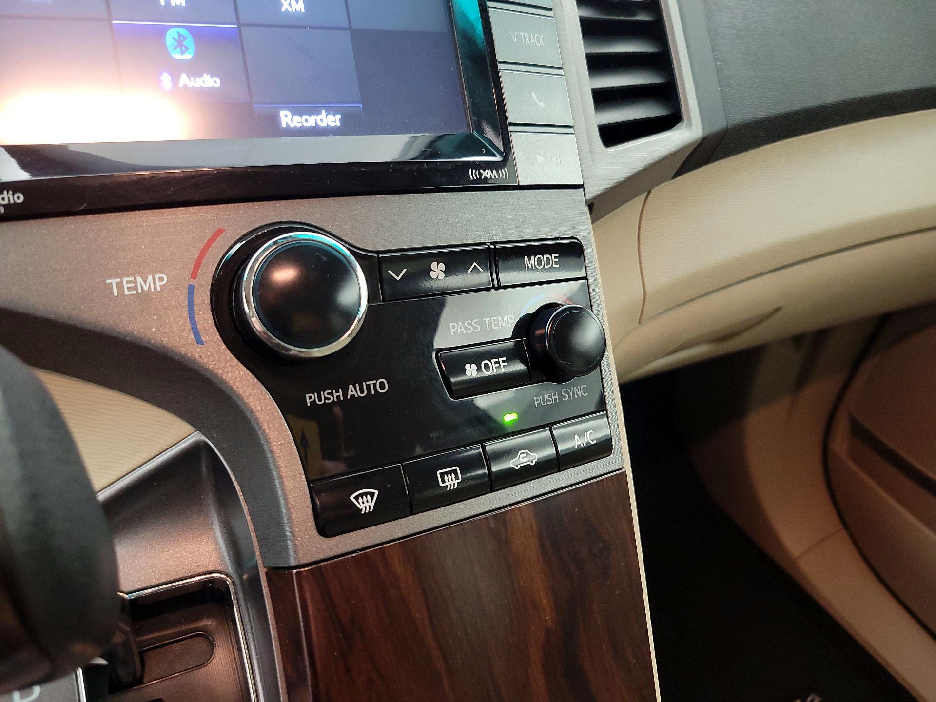 Thumbnail: 2015 Toyota Venza - 16