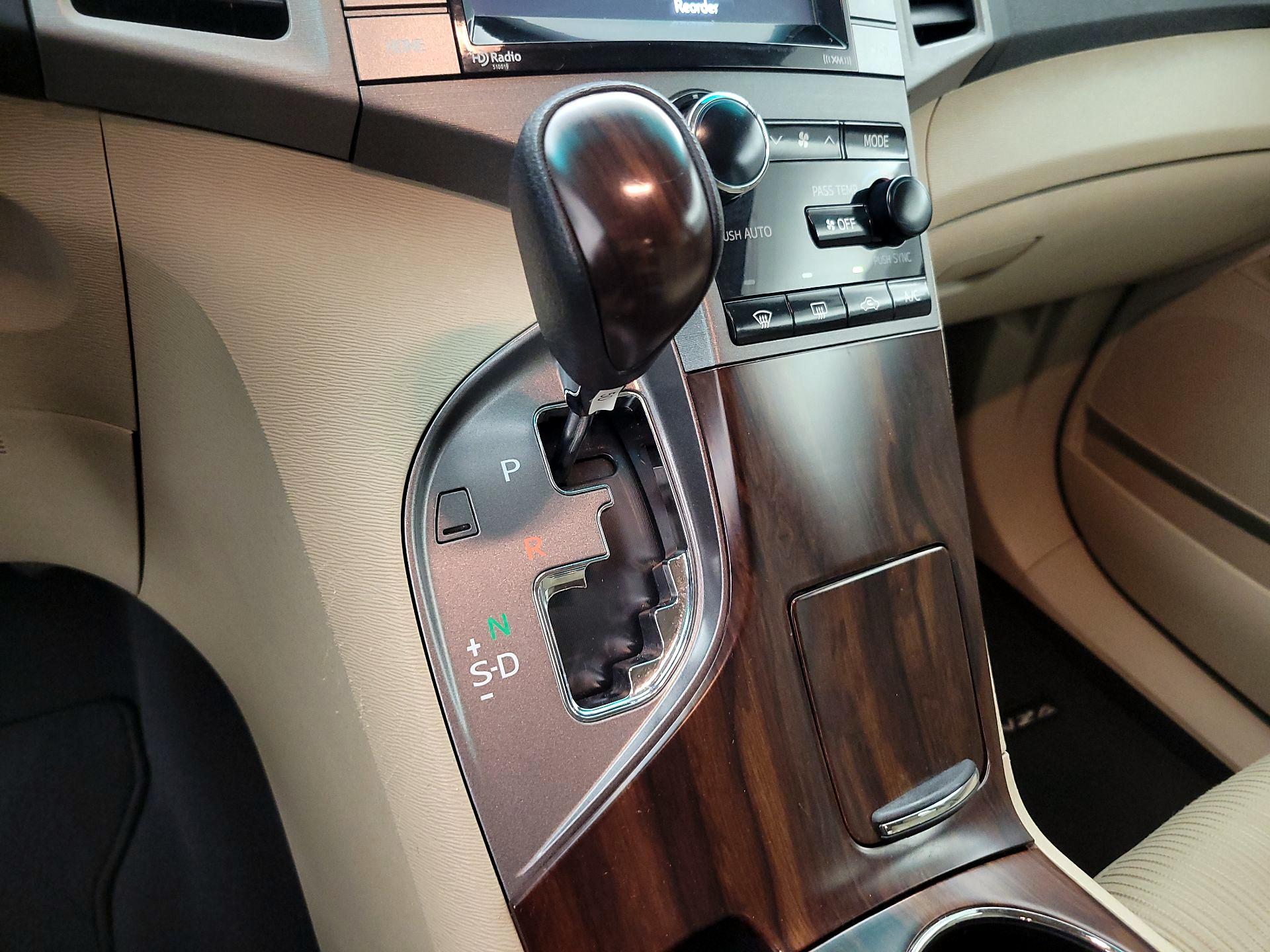 Thumbnail: 2015 Toyota Venza - 17