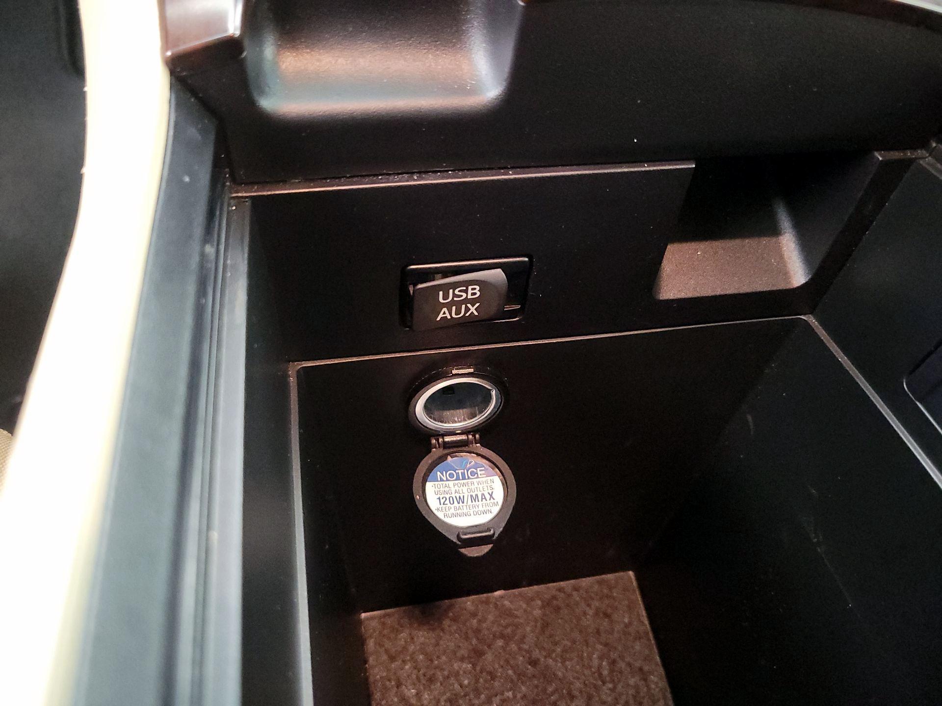 Thumbnail: 2015 Toyota Venza - 18