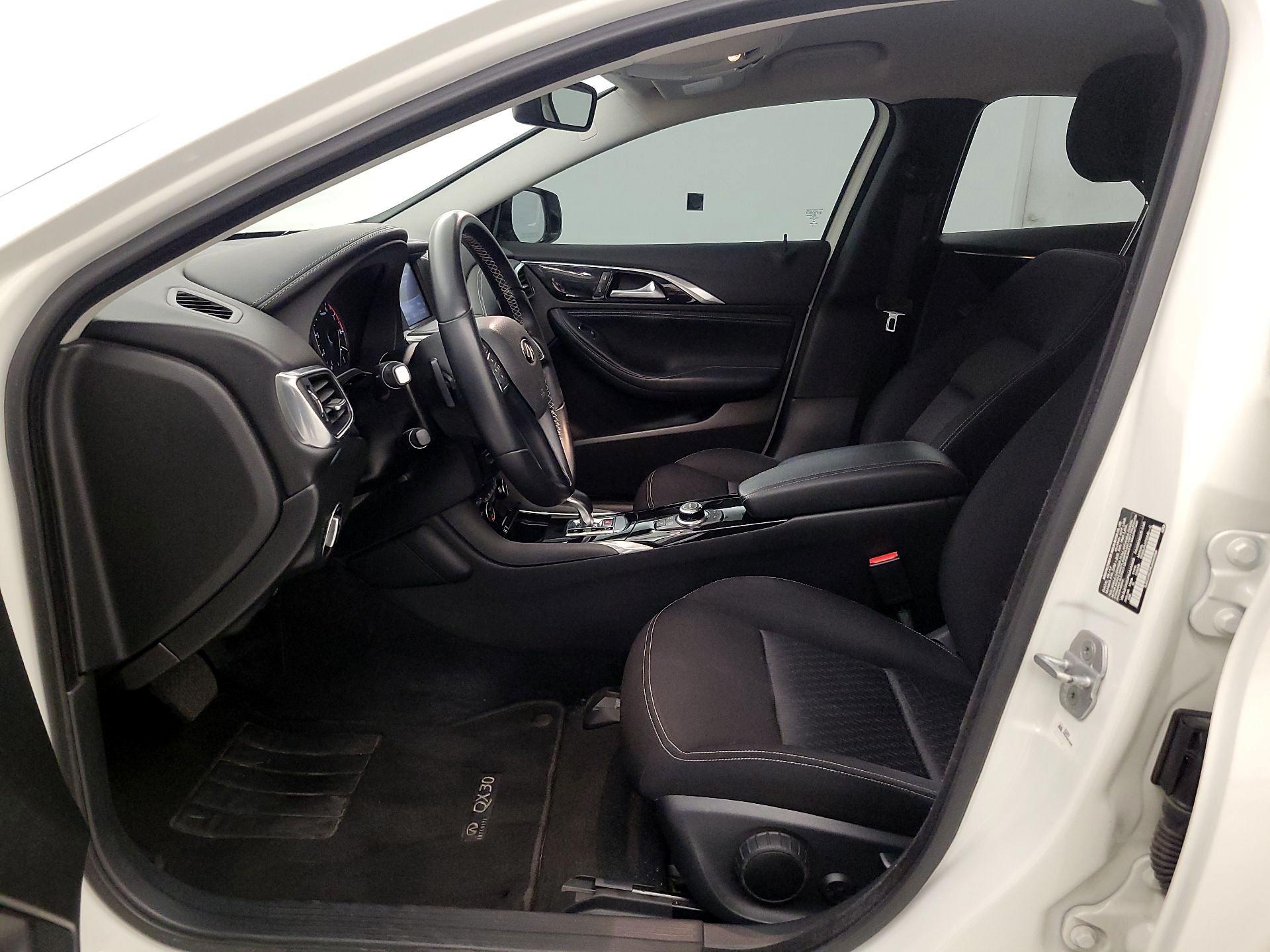 Thumbnail: 2018 INFINITI QX30 - 11