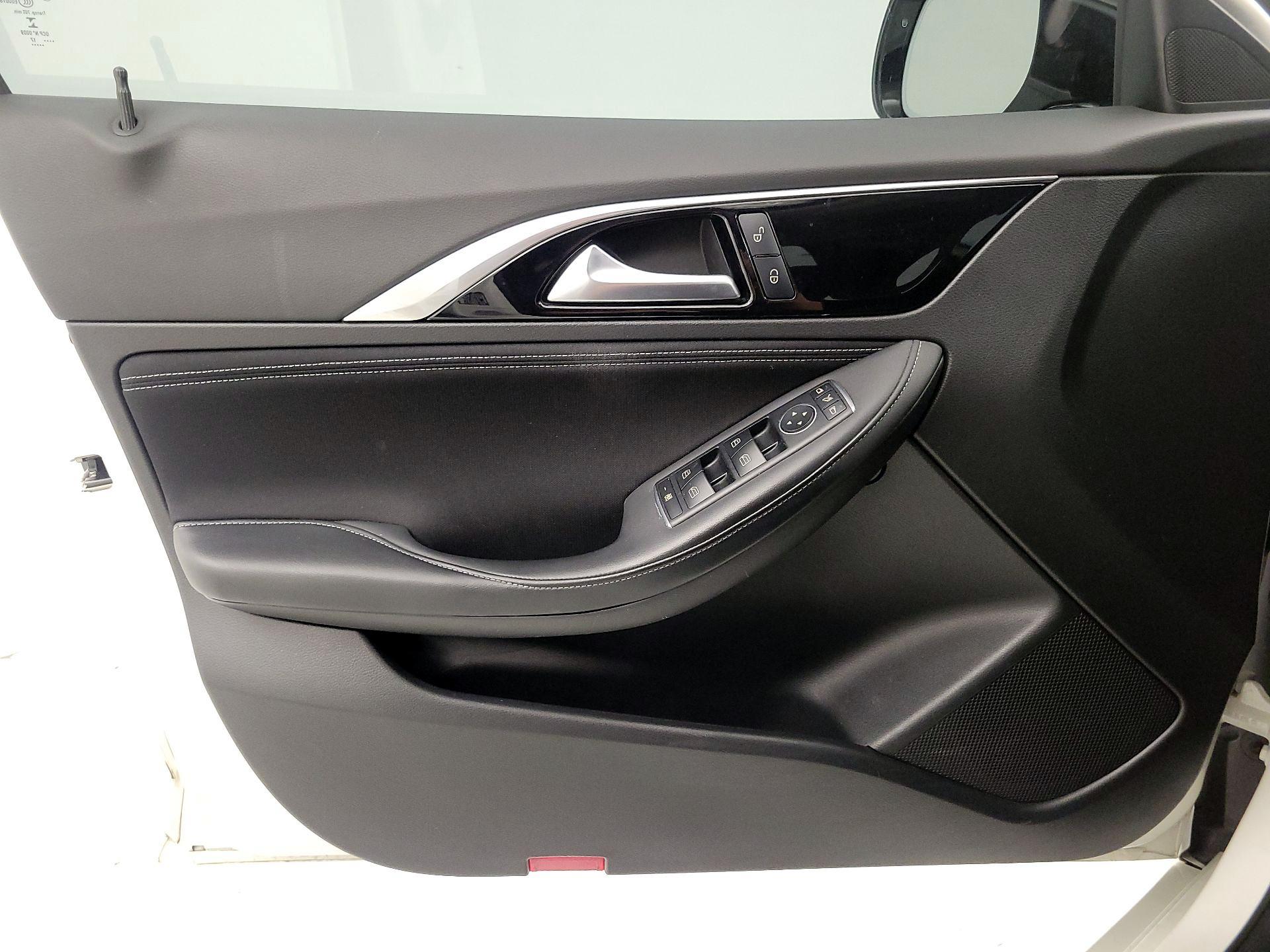 Thumbnail: 2018 INFINITI QX30 - 12