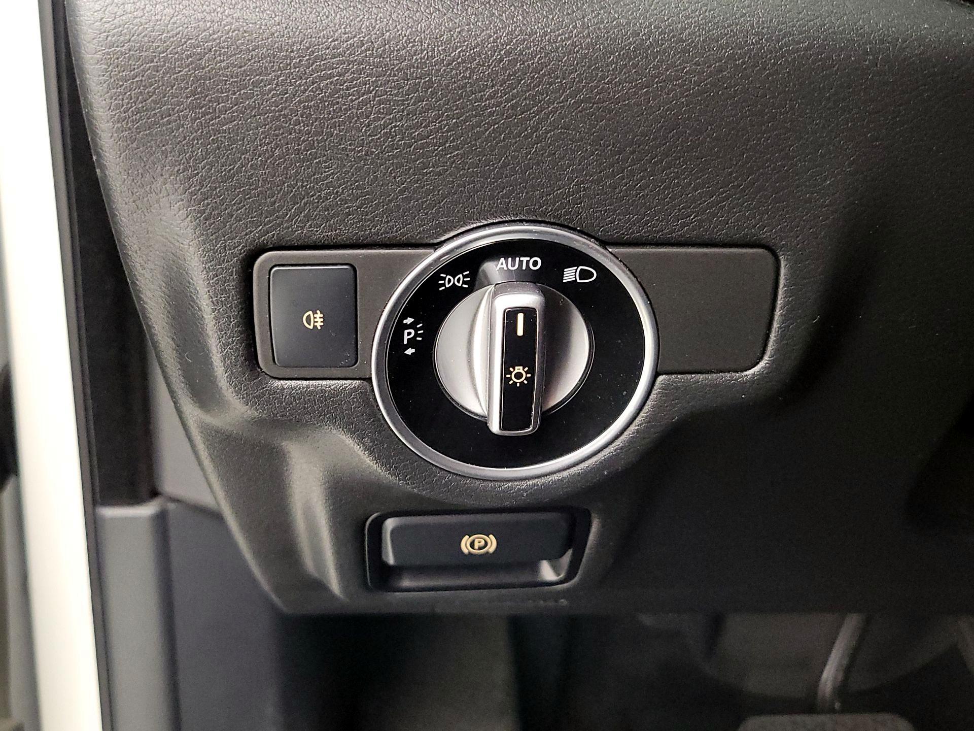 Thumbnail: 2018 INFINITI QX30 - 13