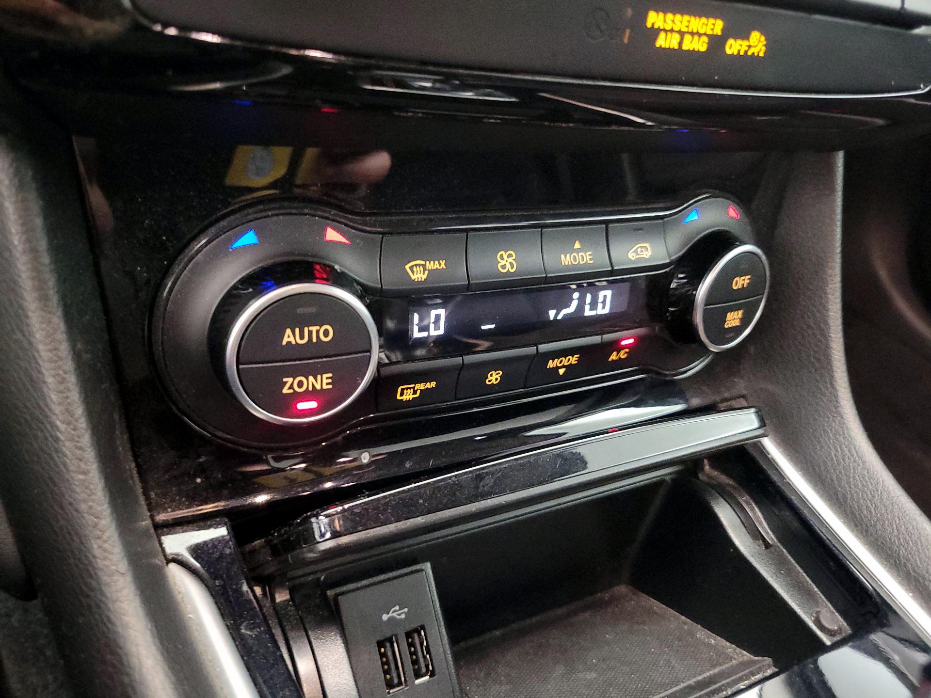 Thumbnail: 2018 INFINITI QX30 - 16