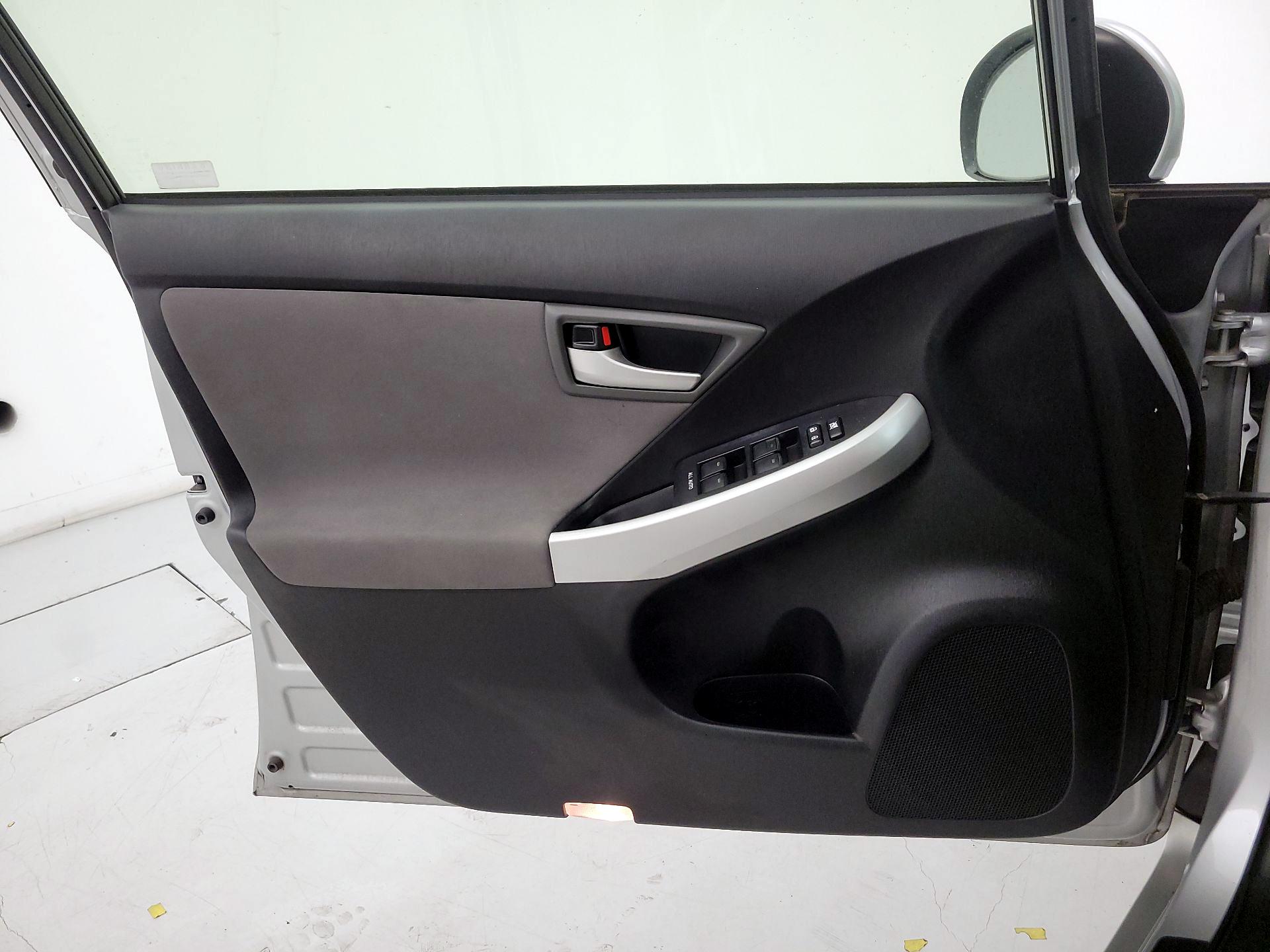 Thumbnail: 2015 Toyota Prius - 12