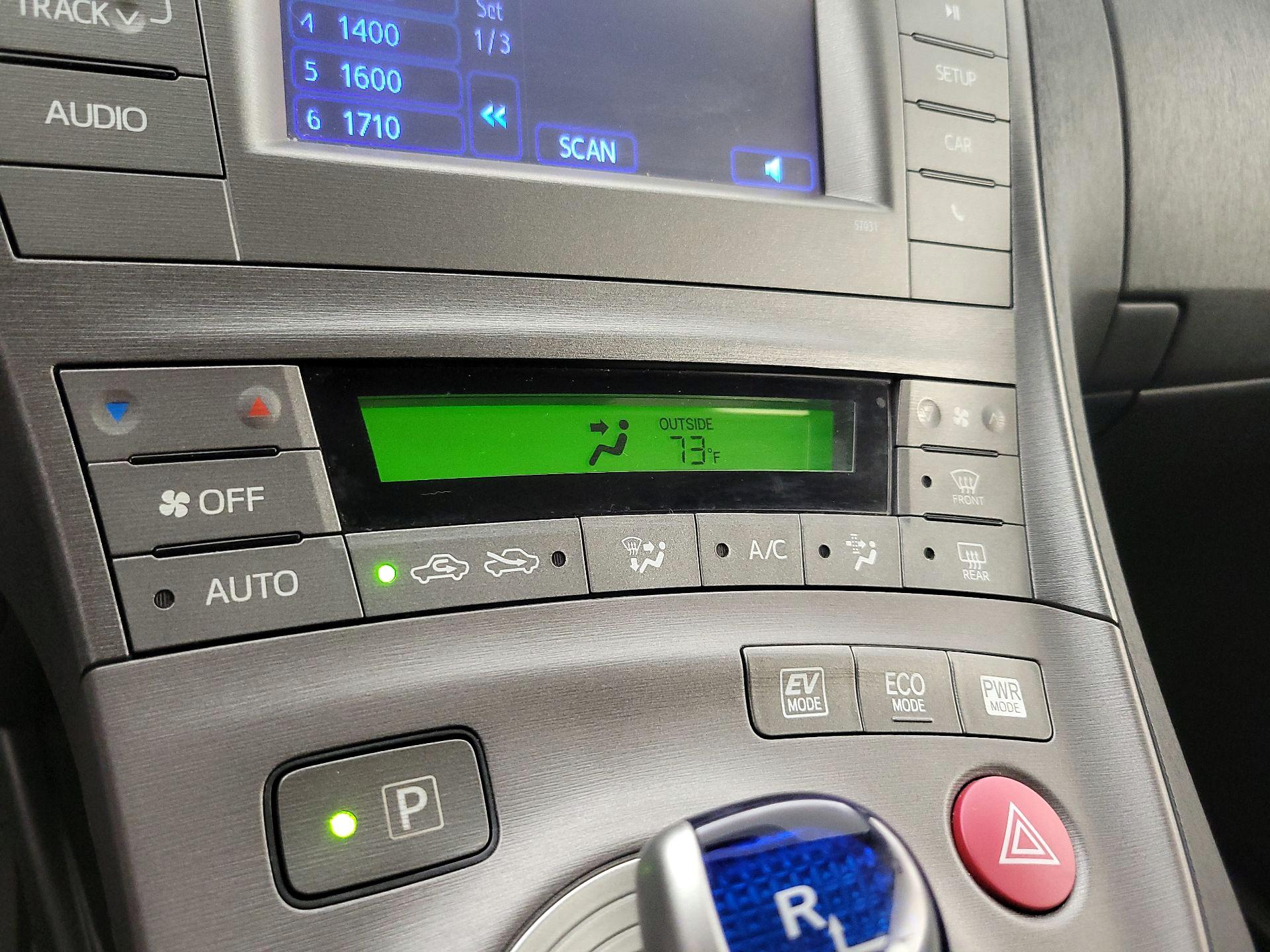 Thumbnail: 2015 Toyota Prius - 16