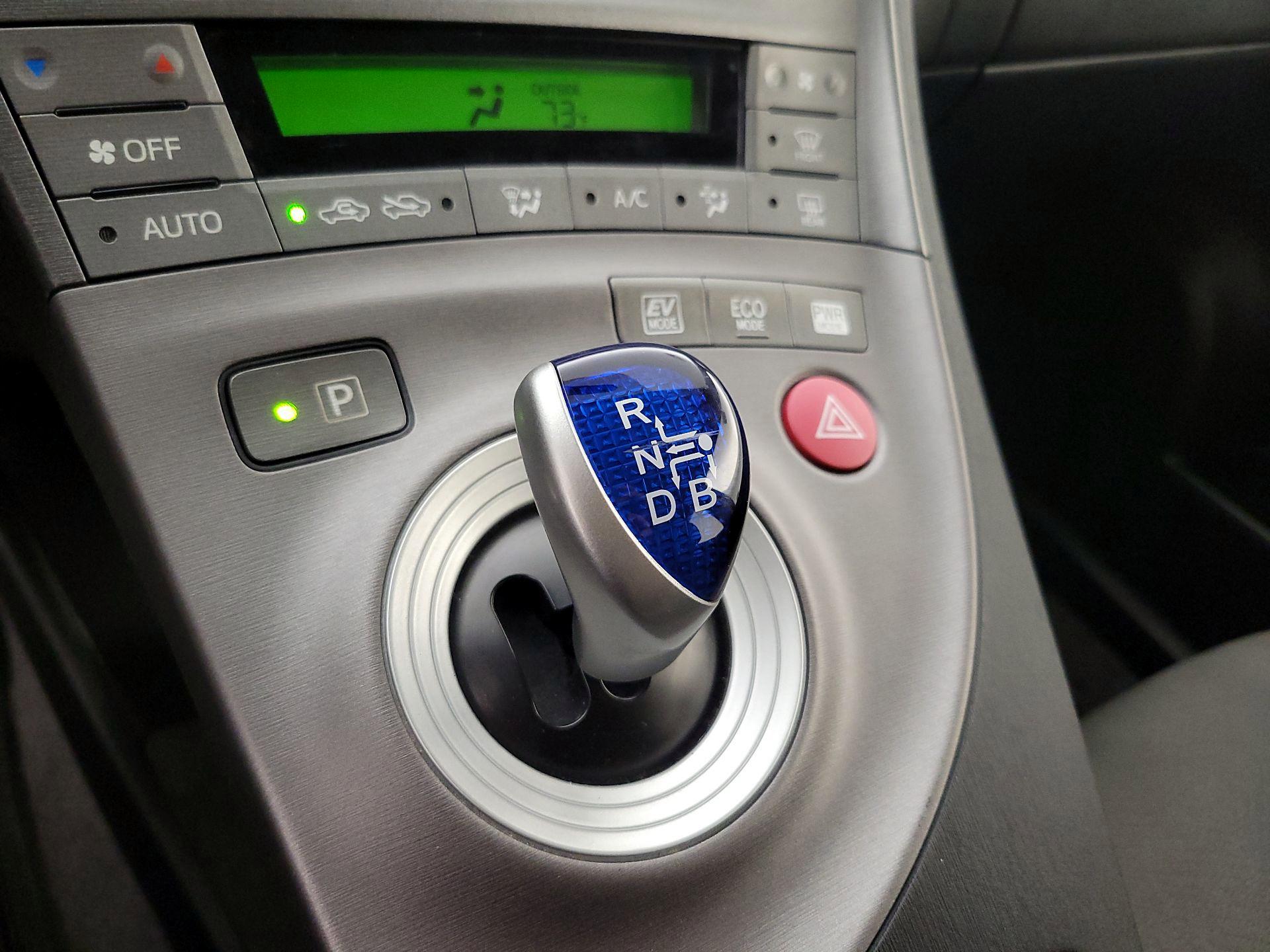 Thumbnail: 2015 Toyota Prius - 17