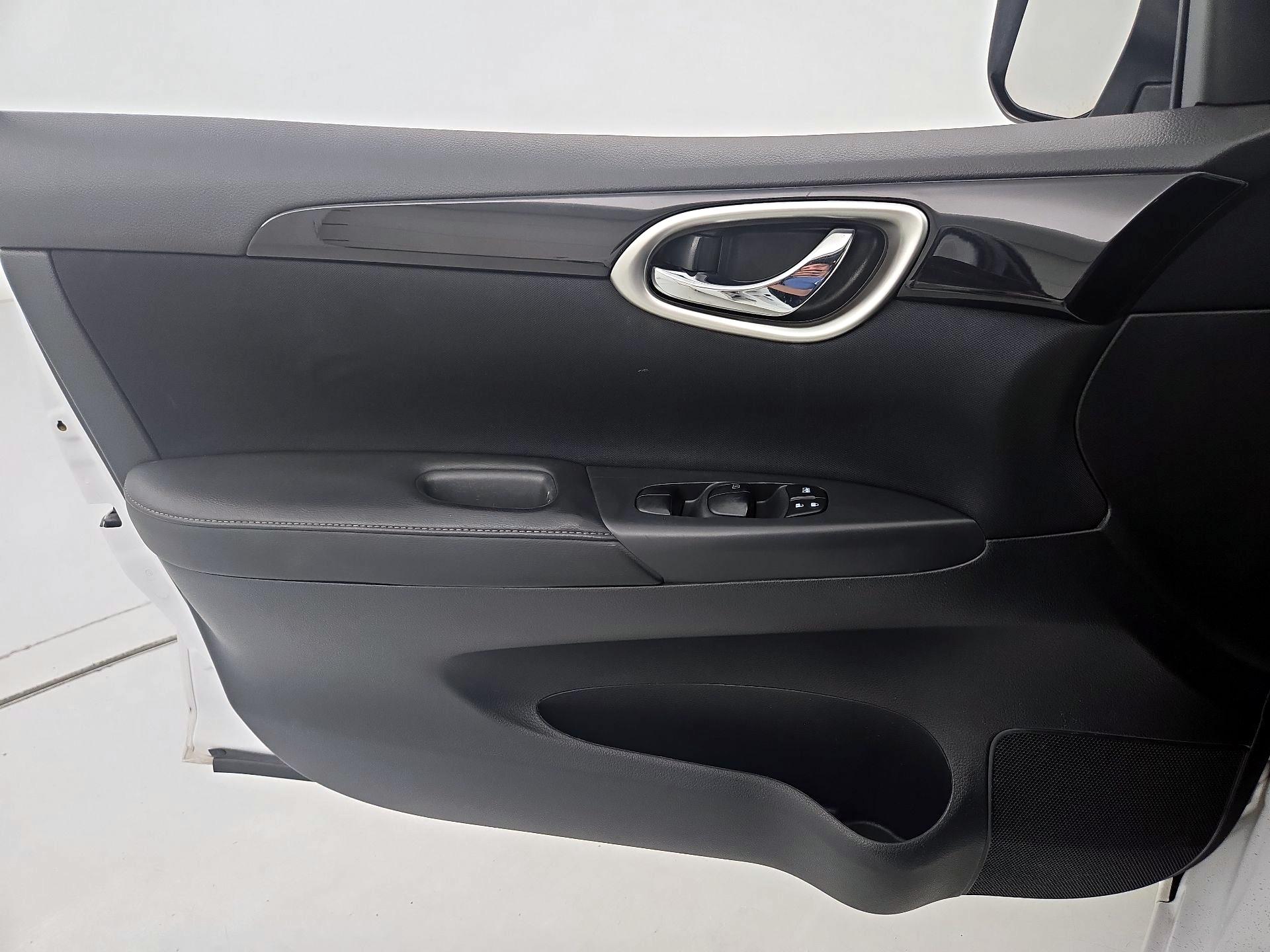 Thumbnail: 2016 Nissan Sentra - 12