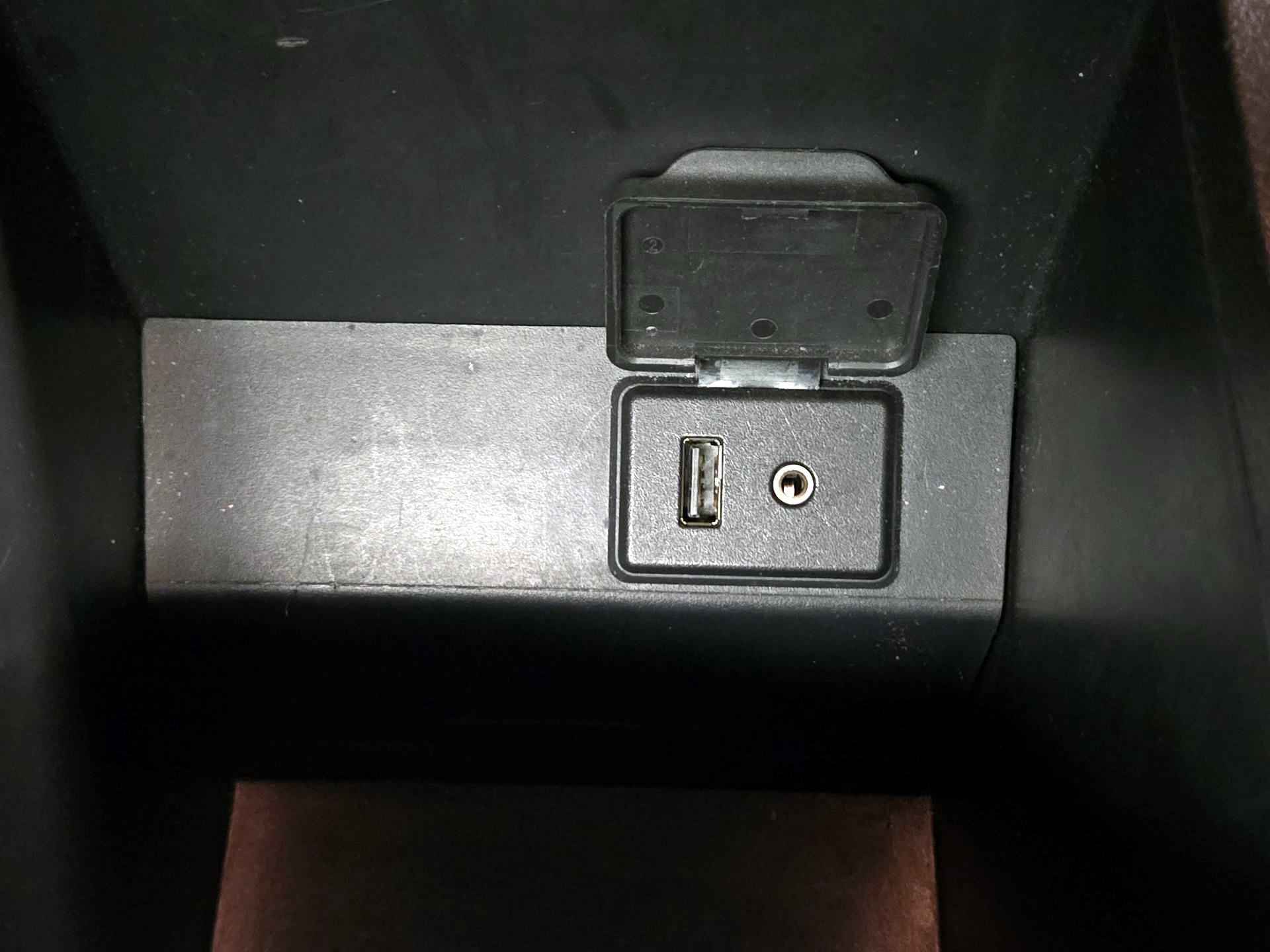 Thumbnail: 2016 Nissan Sentra - 18