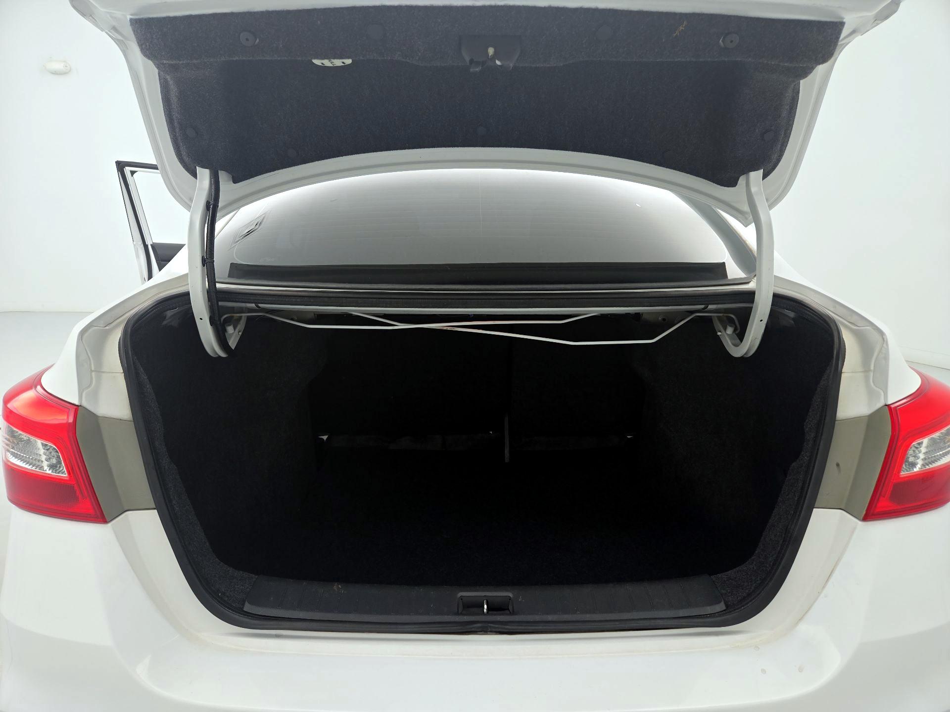 Thumbnail: 2016 Nissan Sentra - 20