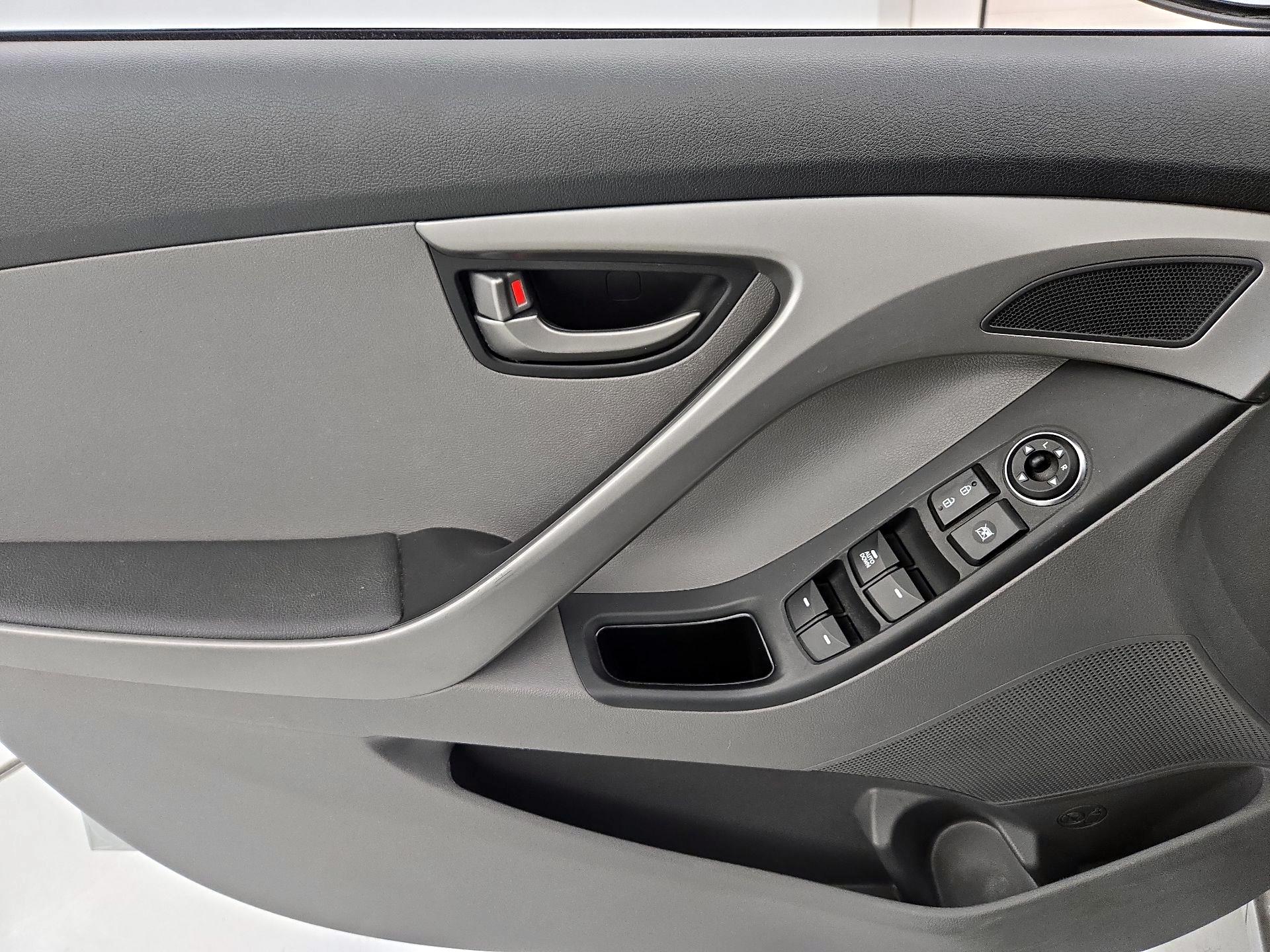 Thumbnail: 2015 Hyundai Elantra - 12