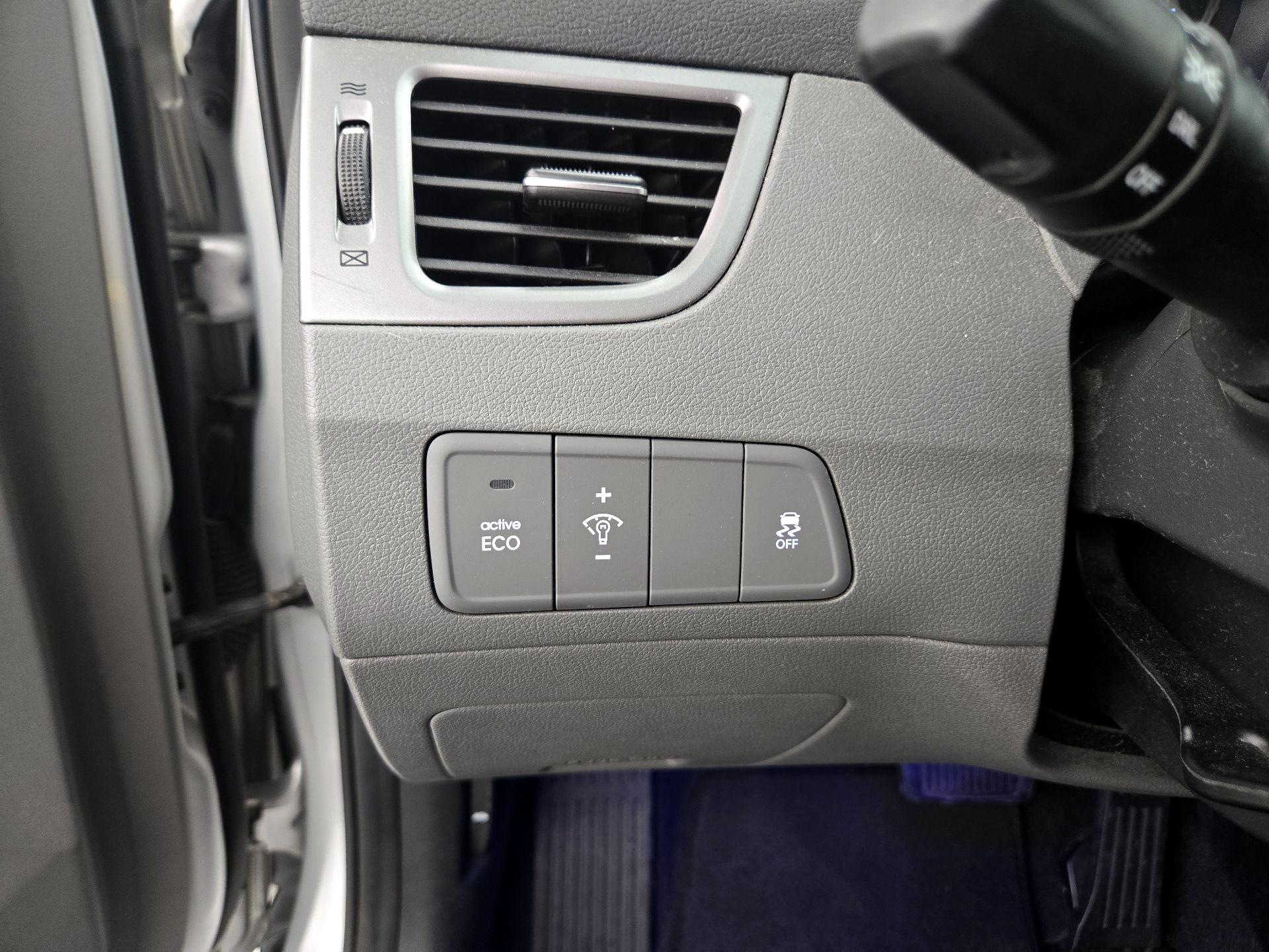 Thumbnail: 2015 Hyundai Elantra - 13