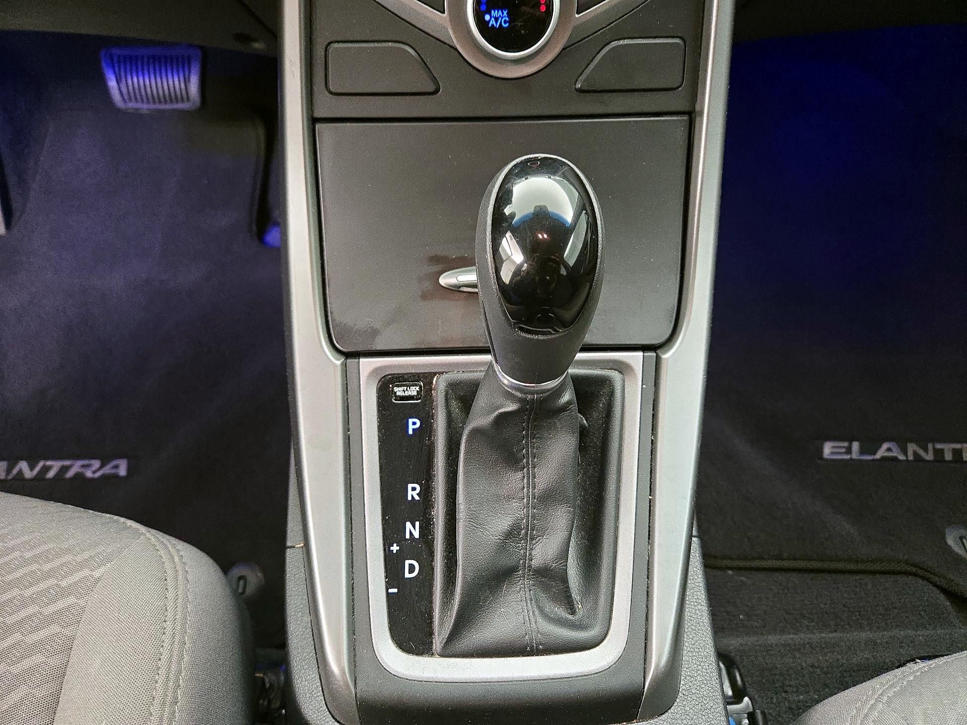 Thumbnail: 2015 Hyundai Elantra - 16