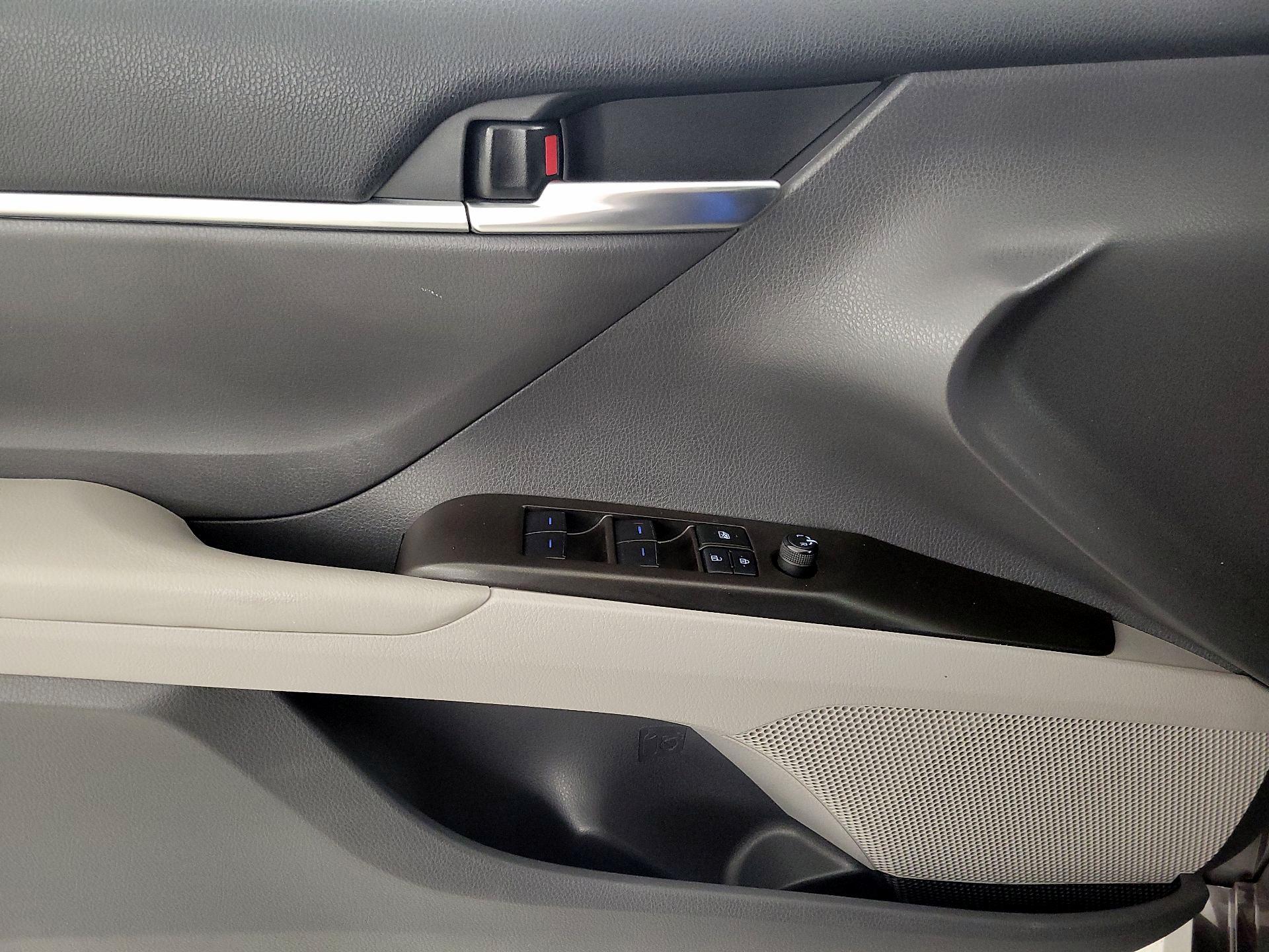 Thumbnail: 2022 Toyota Camry - 12