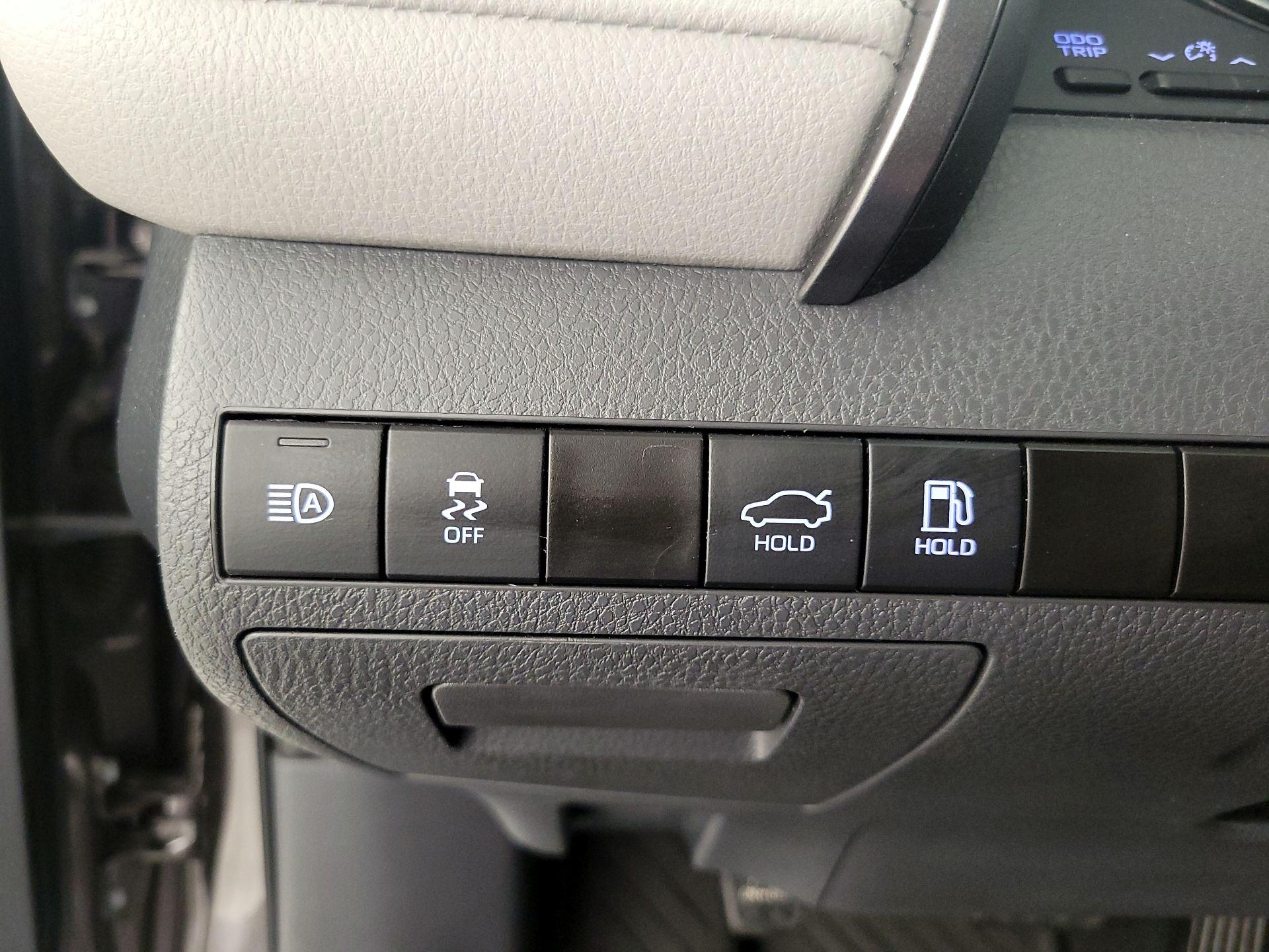 Thumbnail: 2022 Toyota Camry - 13